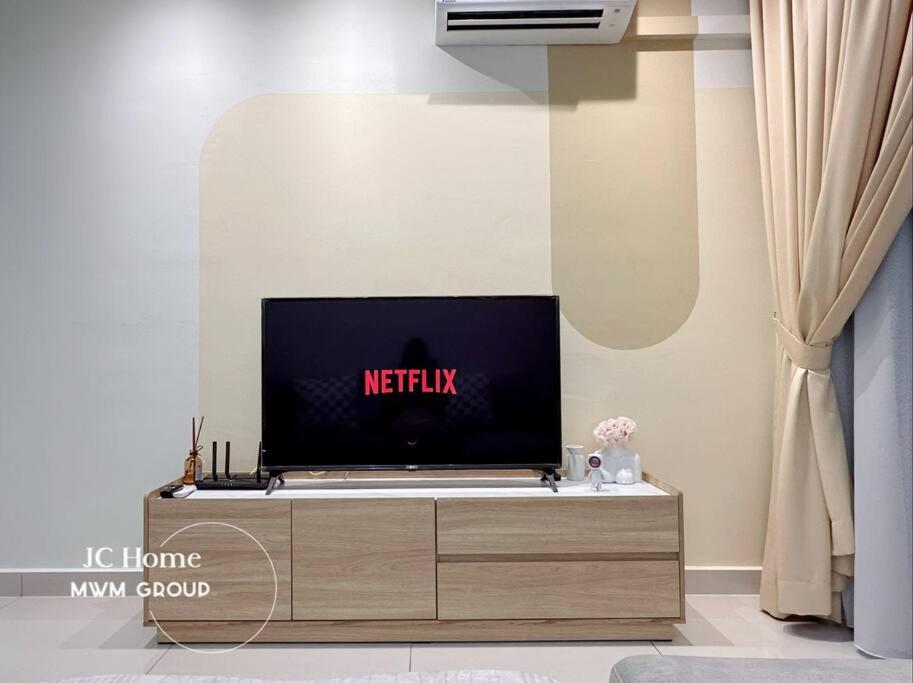 Central Park Stay chill, stay here Netflix House JCHome by MWM