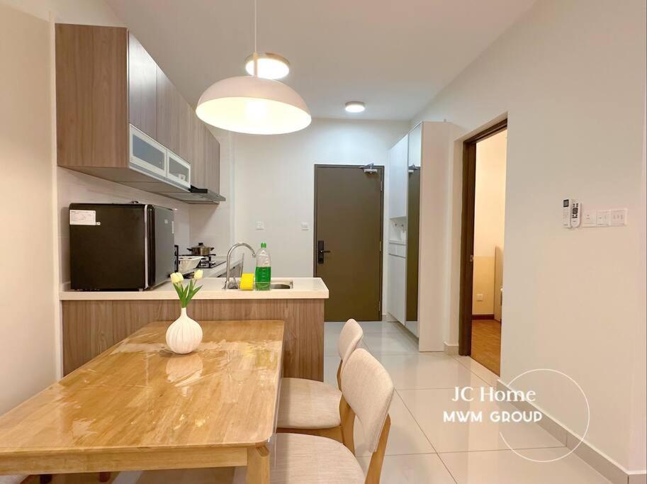 Central Park Stay chill, stay here Netflix House JCHome by MWM