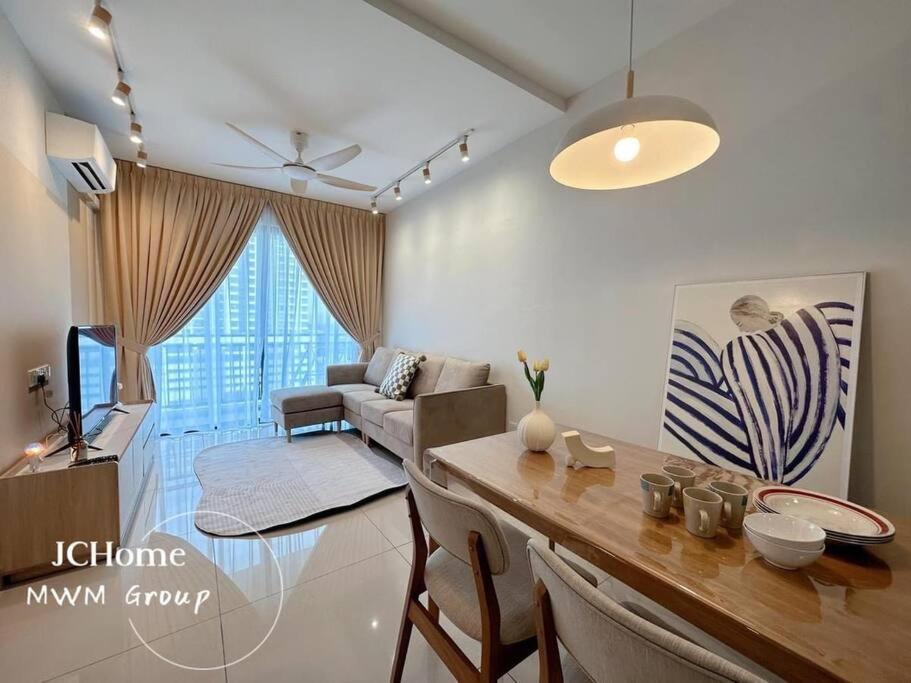 Central Park Stay chill, stay here Netflix House JCHome by MWM