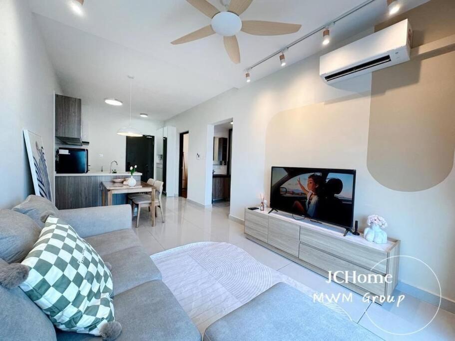 Central Park Stay chill, stay here Netflix House JCHome by MWM