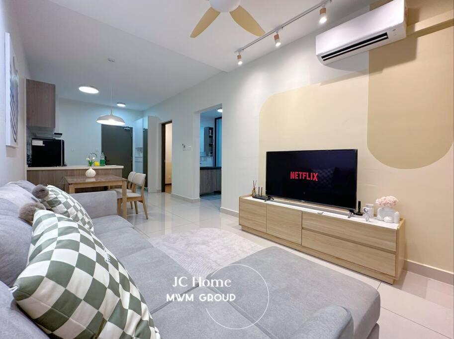 Central Park Stay chill, stay here Netflix House JCHome by MWM