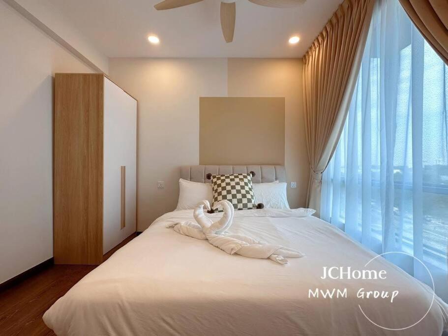 Central Park Stay chill, stay here Netflix House JCHome by MWM
