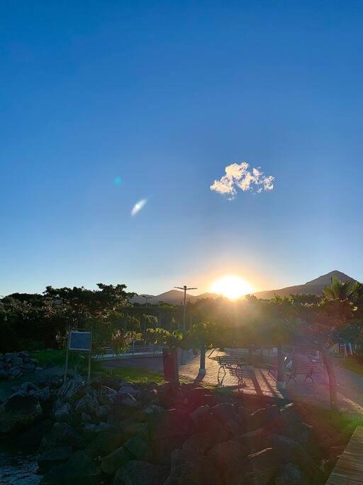 Casa Incrível à beira do Rio Guaraú e Praia NATAL e RÉVEILLON