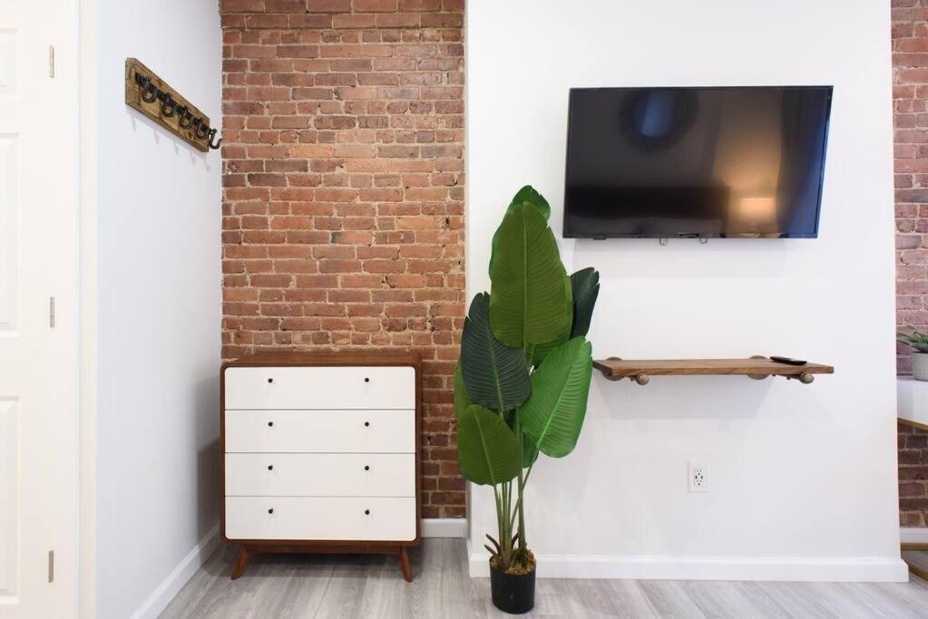 240-9 Luxury Prime Location STUDIO W&D