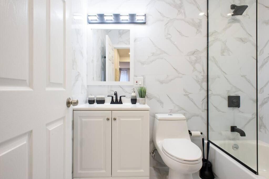 240-9 Luxury Prime Location STUDIO W&D