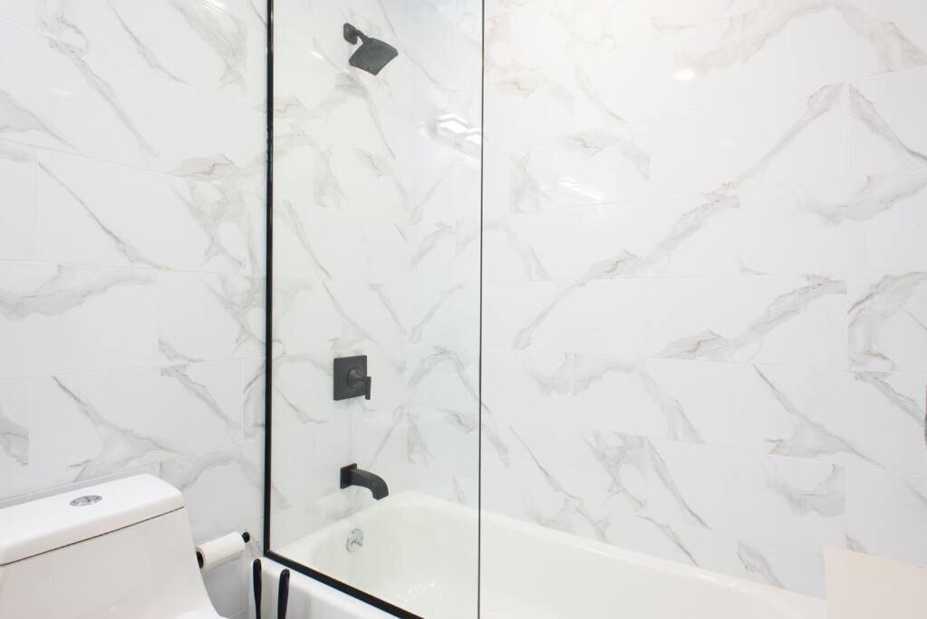 240-9 Luxury Prime Location STUDIO W&D