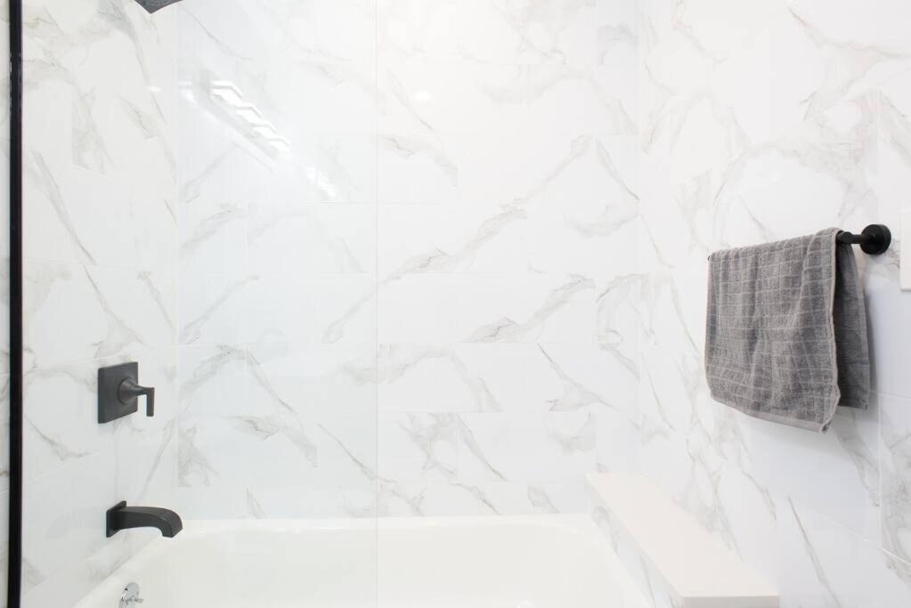 240-9 Luxury Prime Location STUDIO W&D