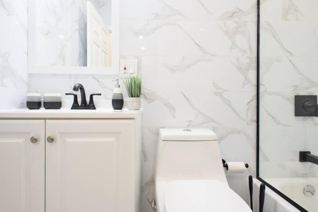 240-9 Luxury Prime Location STUDIO W&D