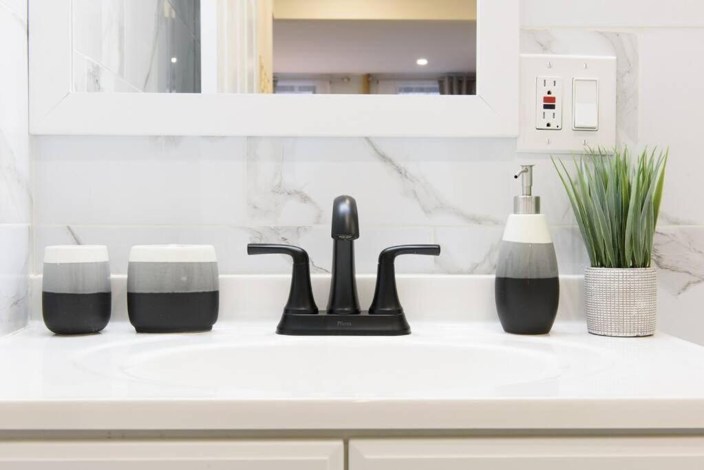 240-9 Luxury Prime Location STUDIO W&D