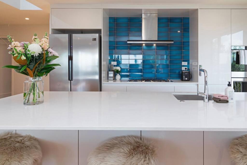 Welcome to Luxury Living in CBD Near Mission Bay view 5