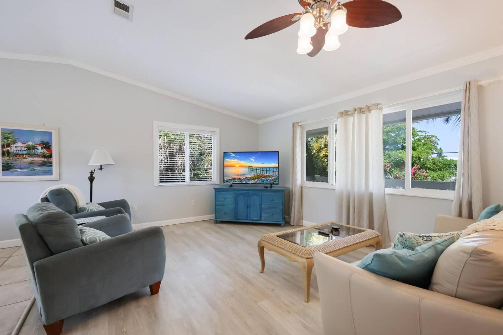 Island Girl East - Heated Pool Porches Beach Gear Walk to Beach view 4