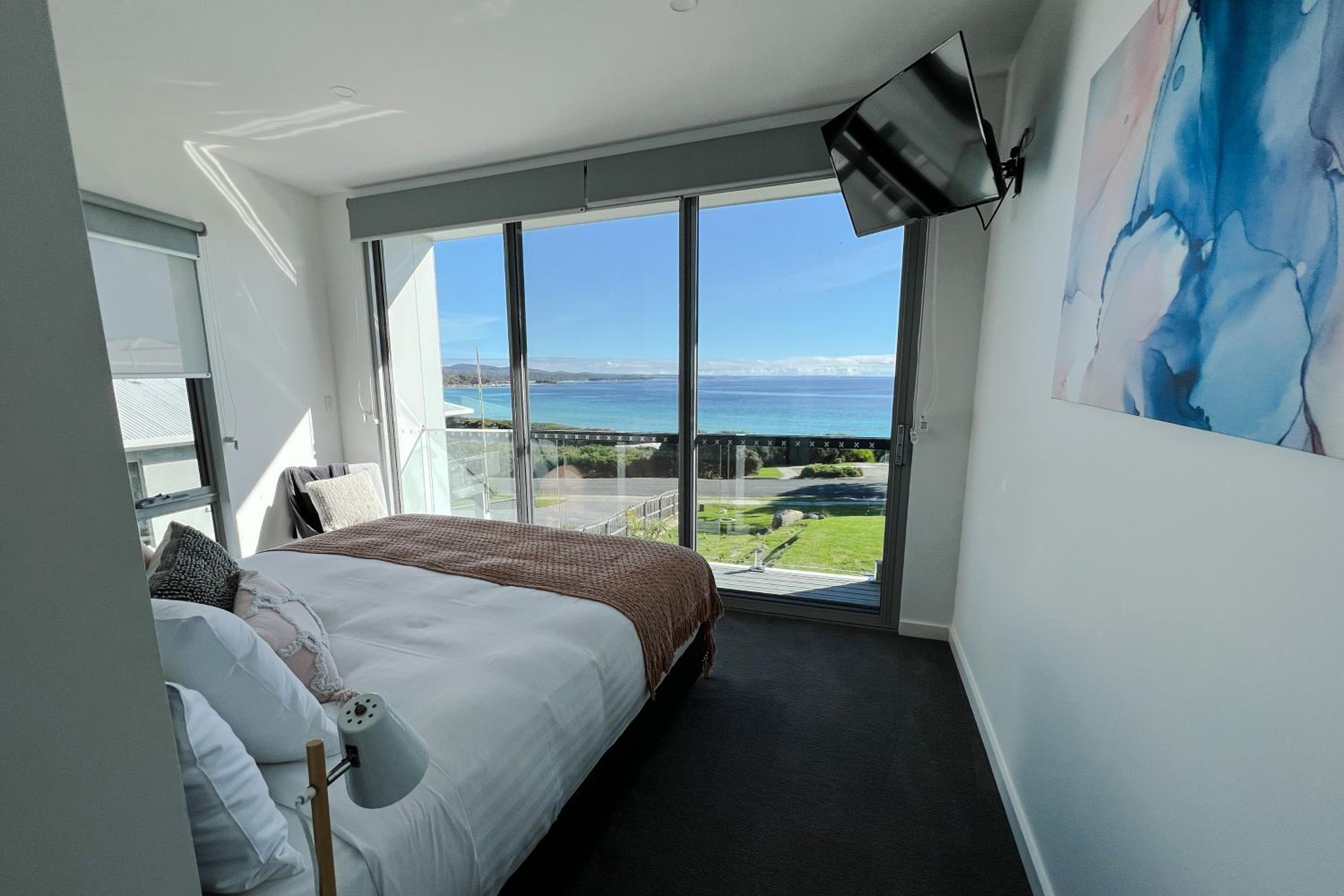 BEACHHOUSE BINALONG Luxury waterfront holiday house at Bay of Fires