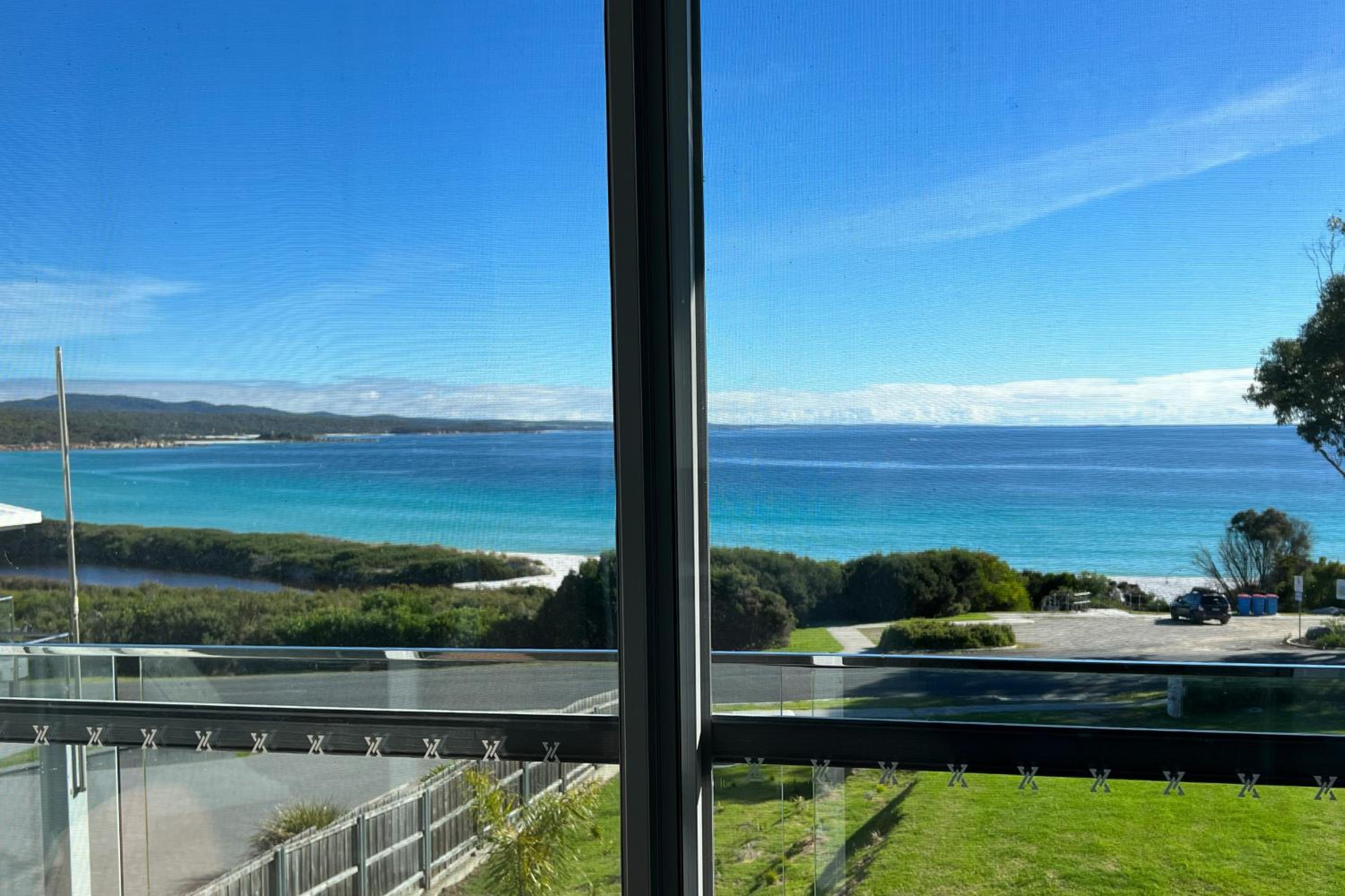 BEACHHOUSE BINALONG Luxury waterfront holiday house at Bay of Fires