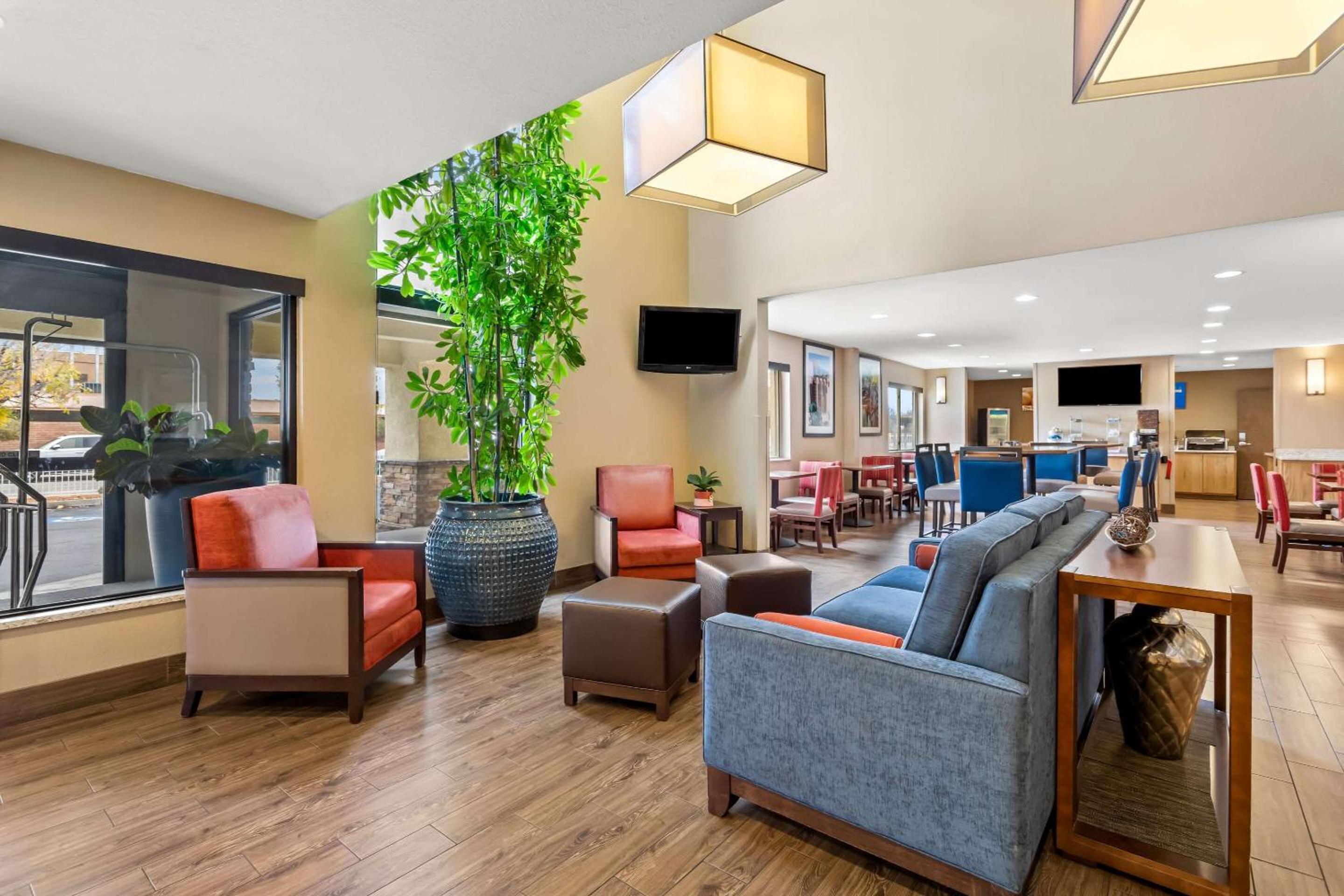 Comfort Inn & Suites Albuquerque Downtown-3