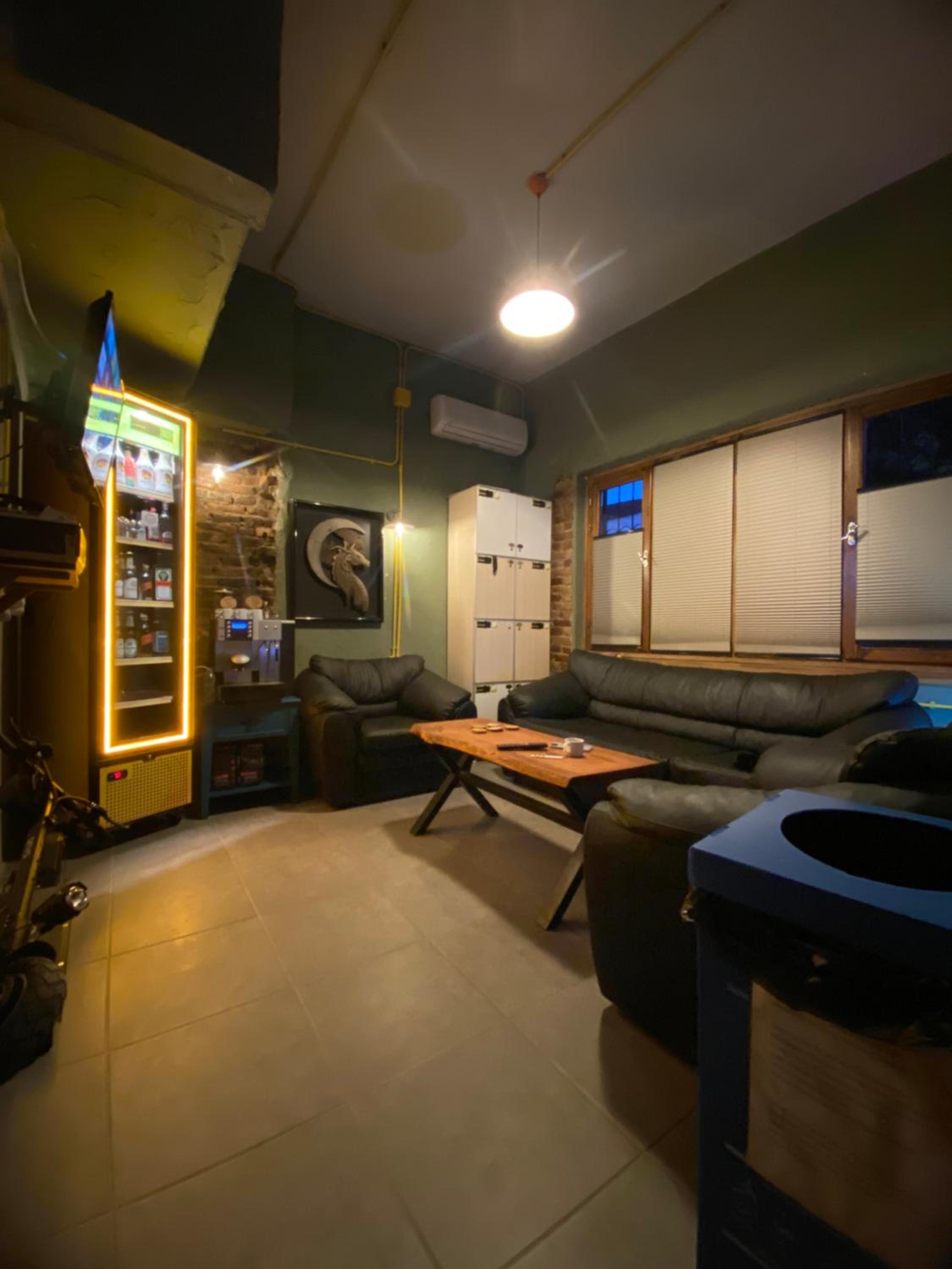 Berlin Hostel & Street