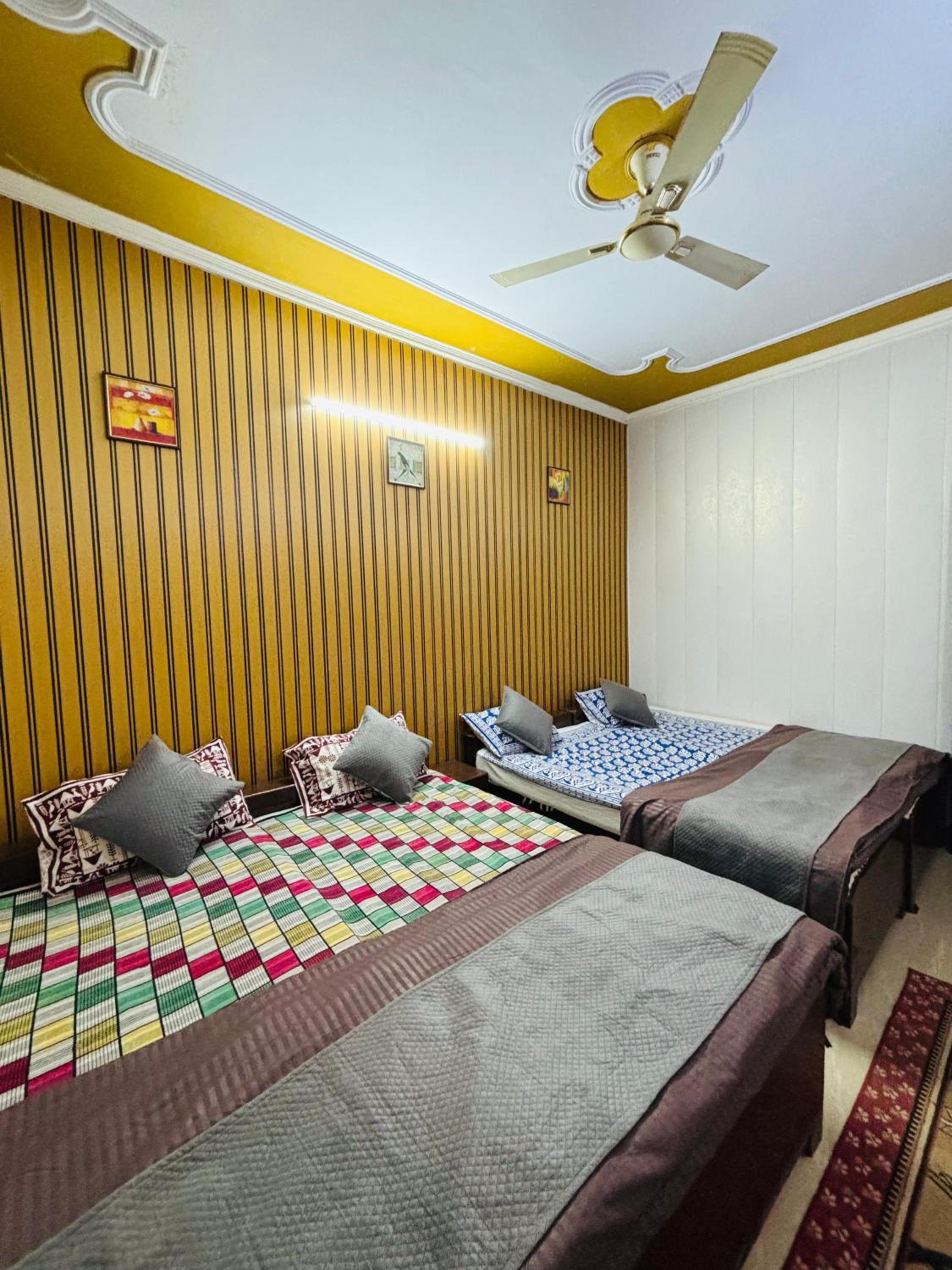 Friends Guest House & Hostel- near TAJ MAHAL