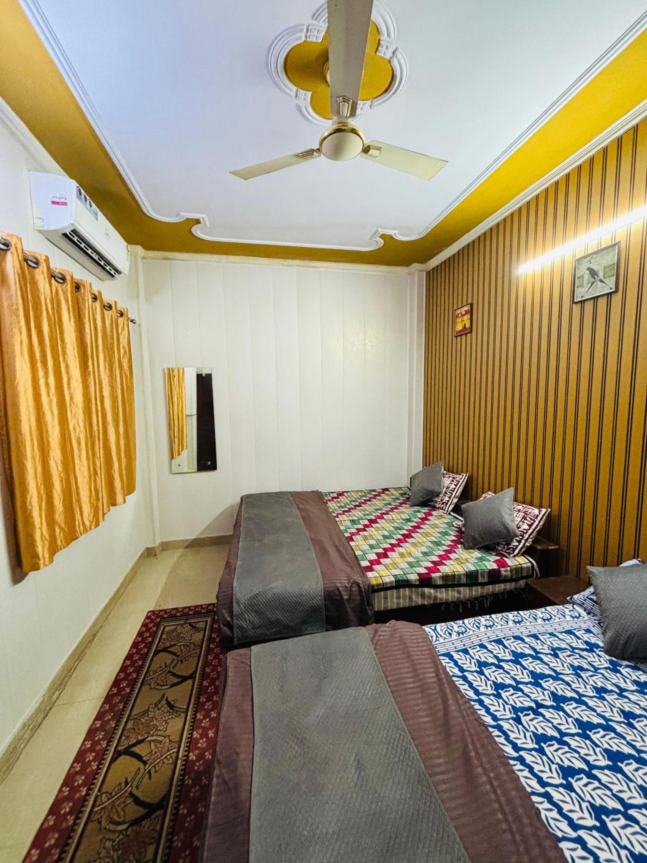 Friends Guest House & Hostel- near TAJ MAHAL