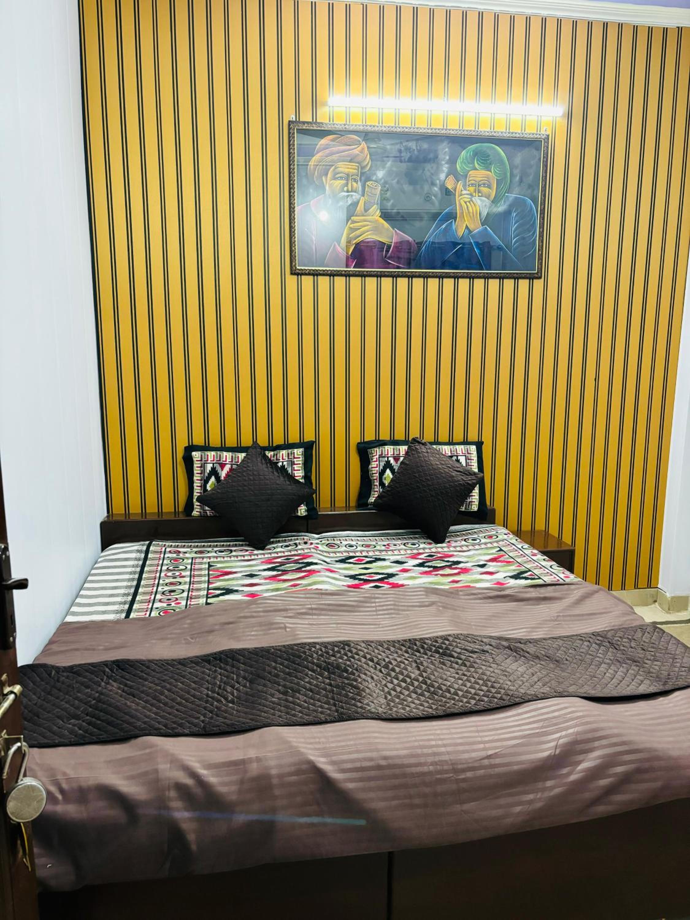 Friends Guest House & Hostel- near TAJ MAHAL