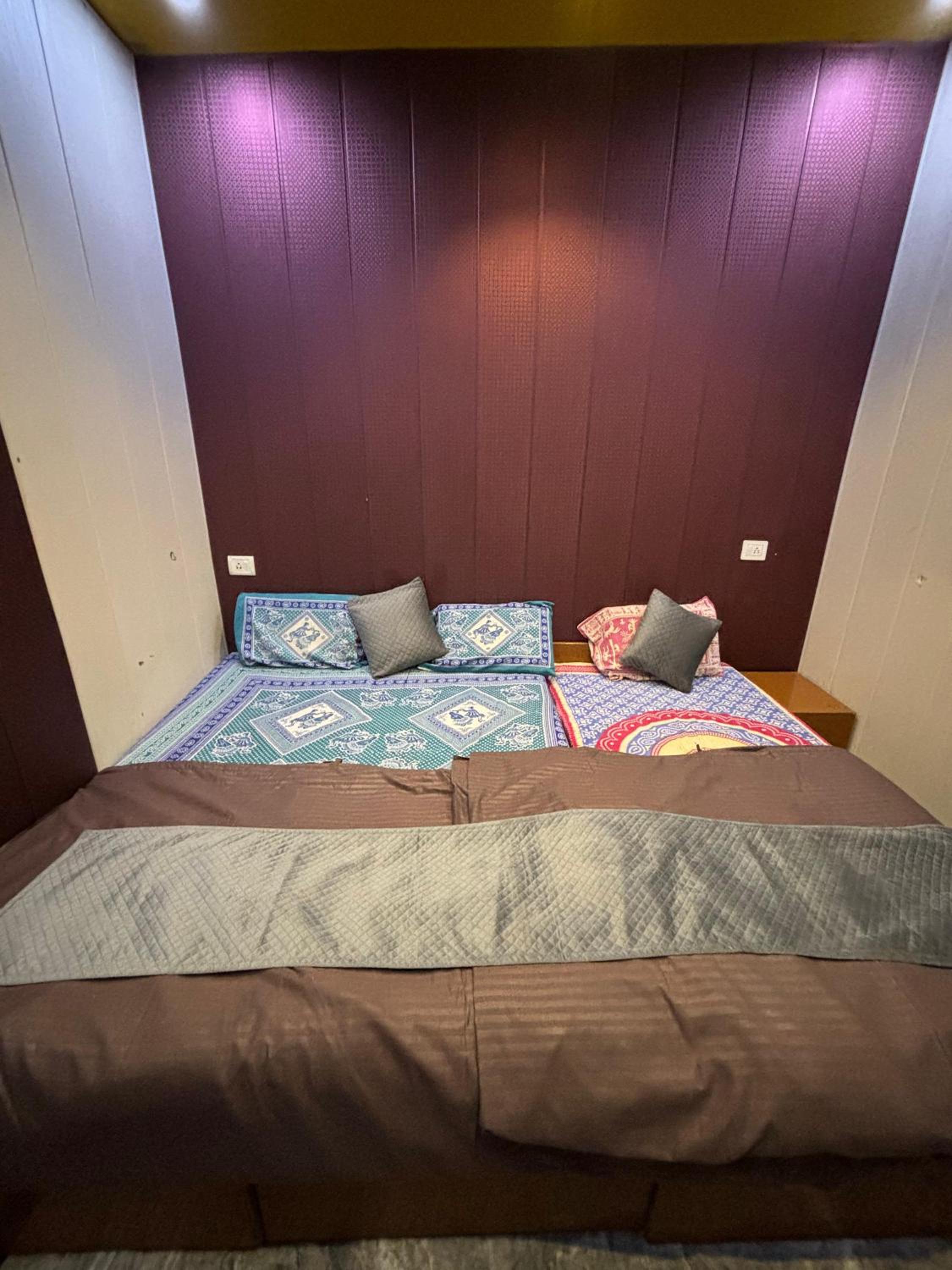 Friends Guest House & Hostel- near TAJ MAHAL