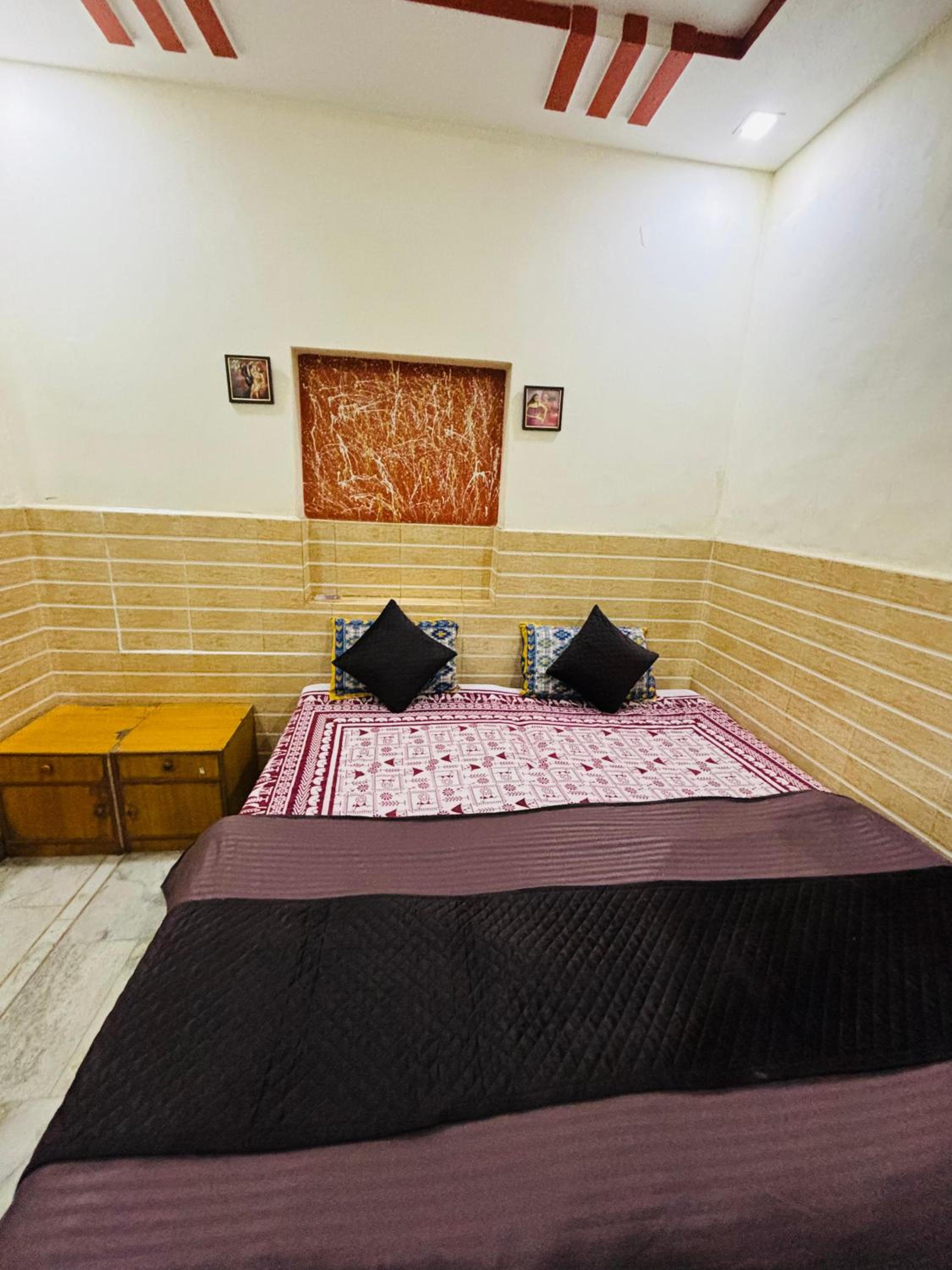 Friends Guest House & Hostel- near TAJ MAHAL