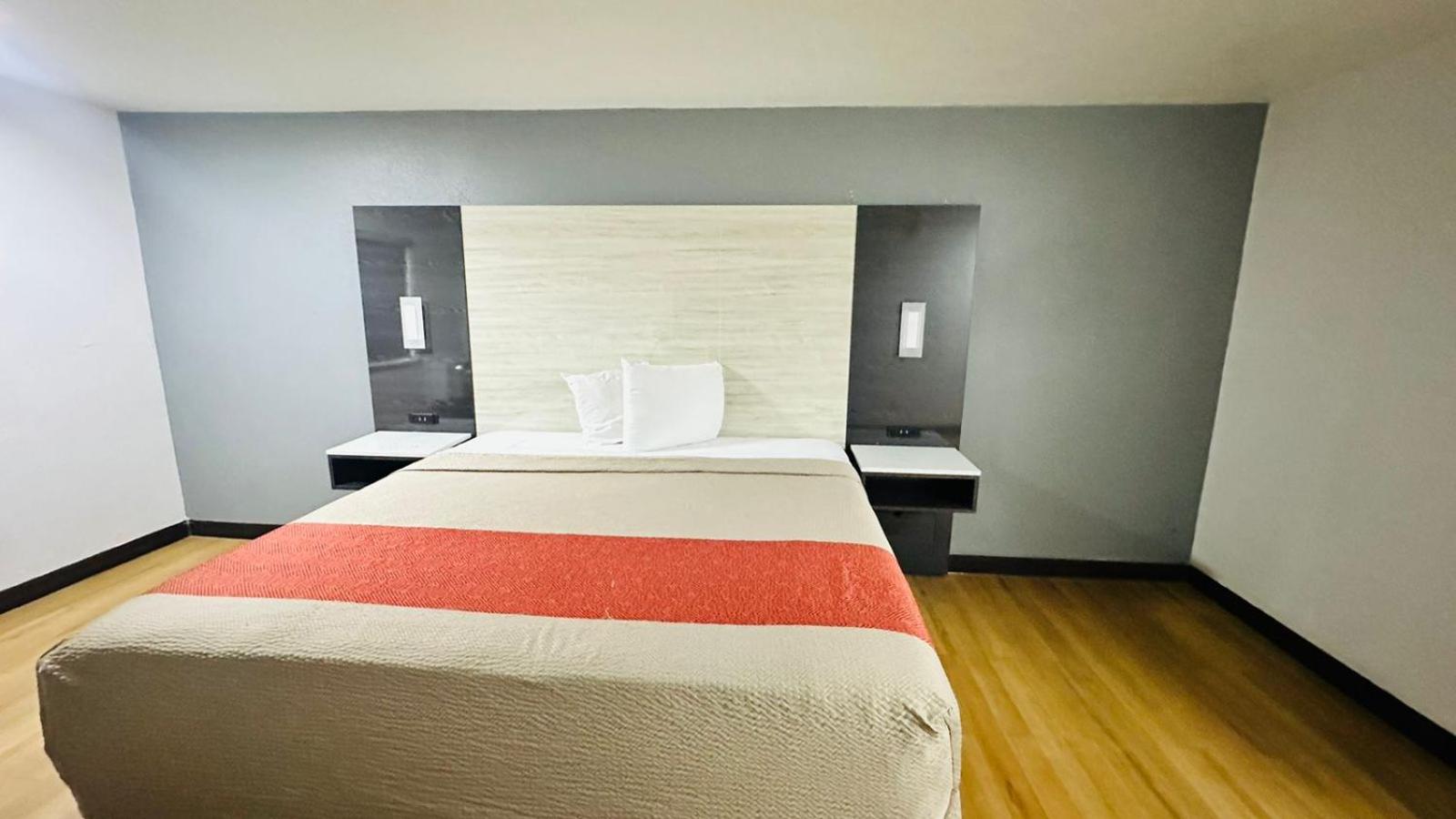 Evergreen Inn & Suites Portland 2