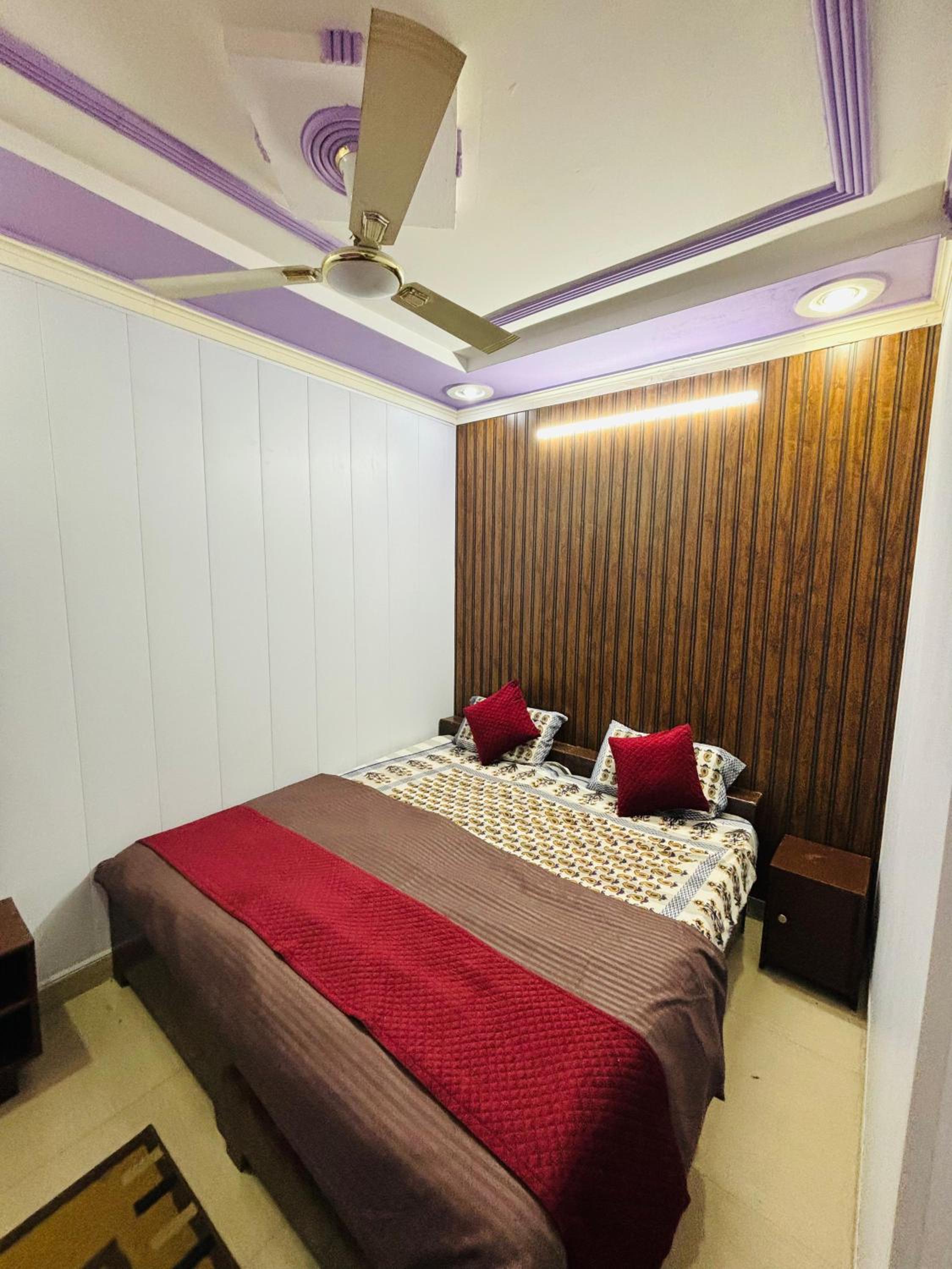 Friends Guest House & Hostel- near TAJ MAHAL