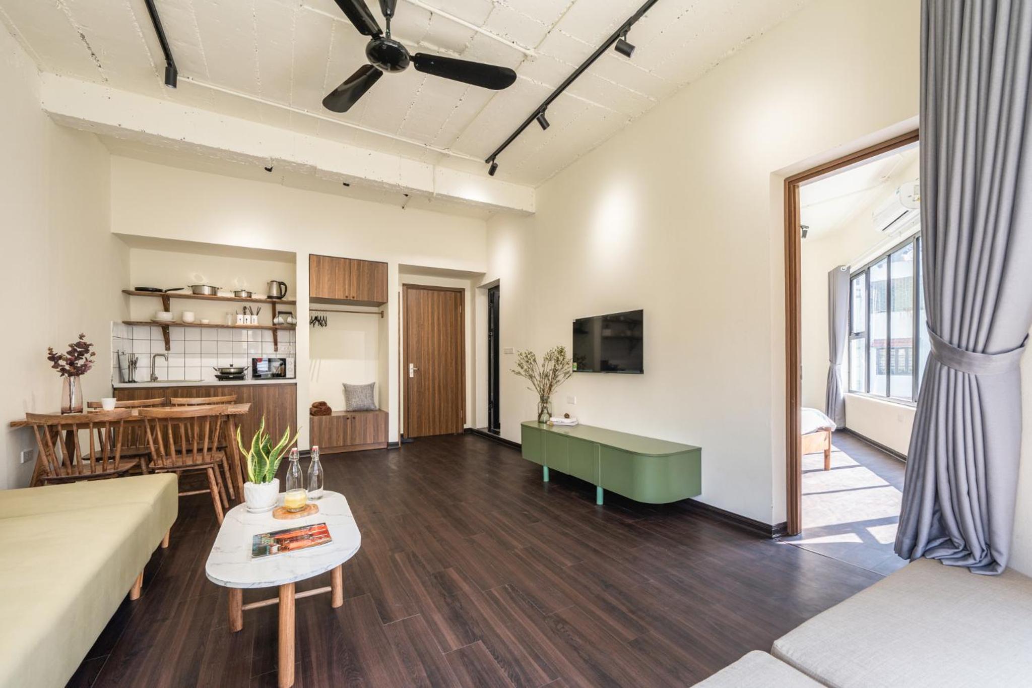 Luxurious Balcony Condo Pool City Central
