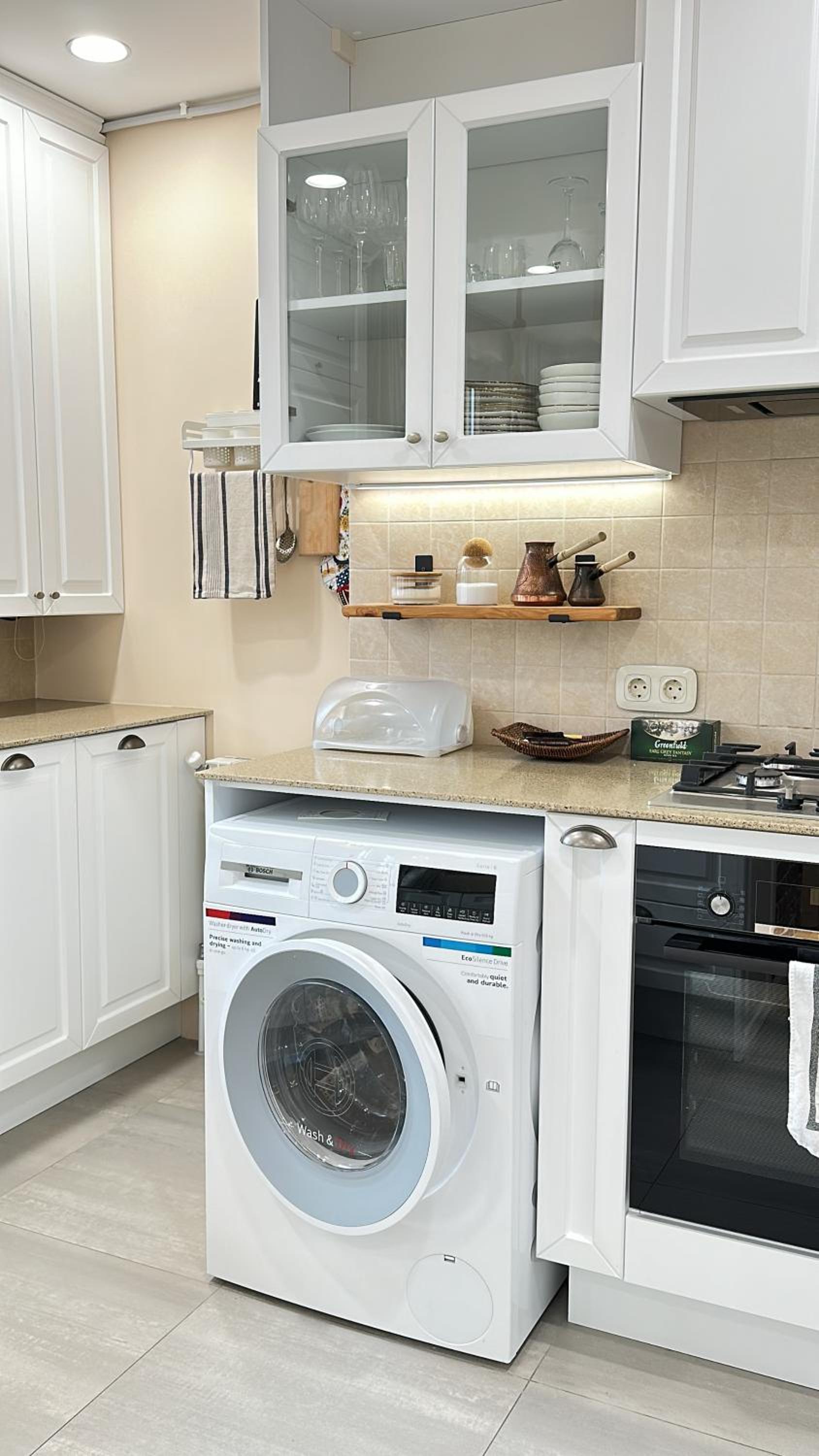 RARE FIND! UNBEATABLE LOCATION! FIVE STARs, SPARKLING APARTMENT IN THE HEART OF YEREVAN!