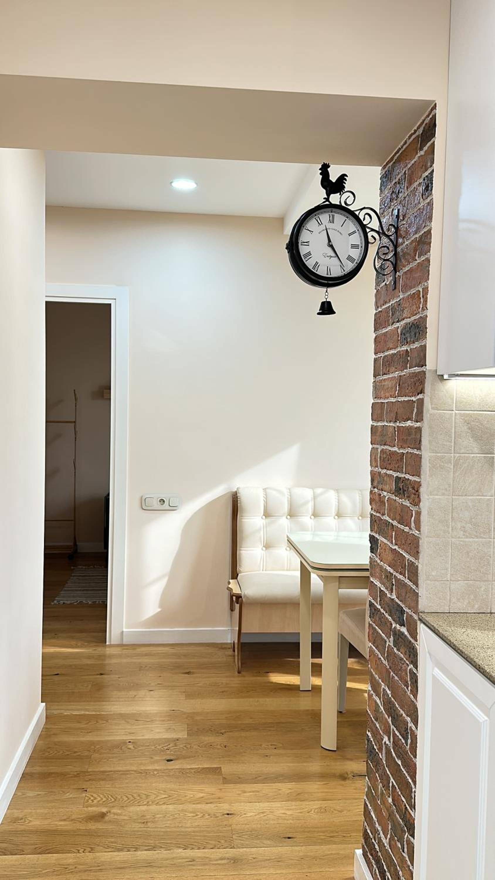 RARE FIND! UNBEATABLE LOCATION! FIVE STARs, SPARKLING APARTMENT IN THE HEART OF YEREVAN!