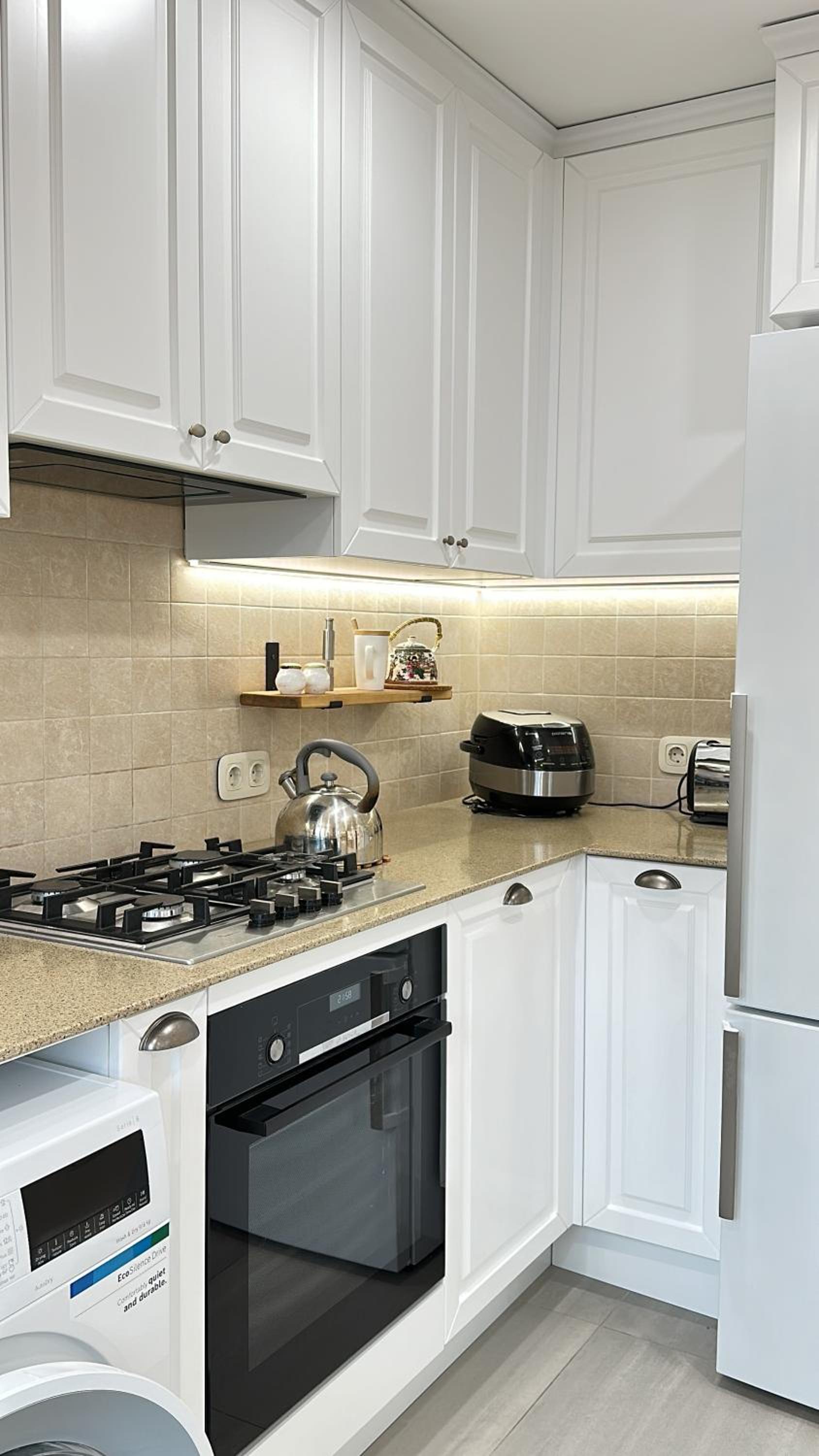 RARE FIND! UNBEATABLE LOCATION! FIVE STARs, SPARKLING APARTMENT IN THE HEART OF YEREVAN!