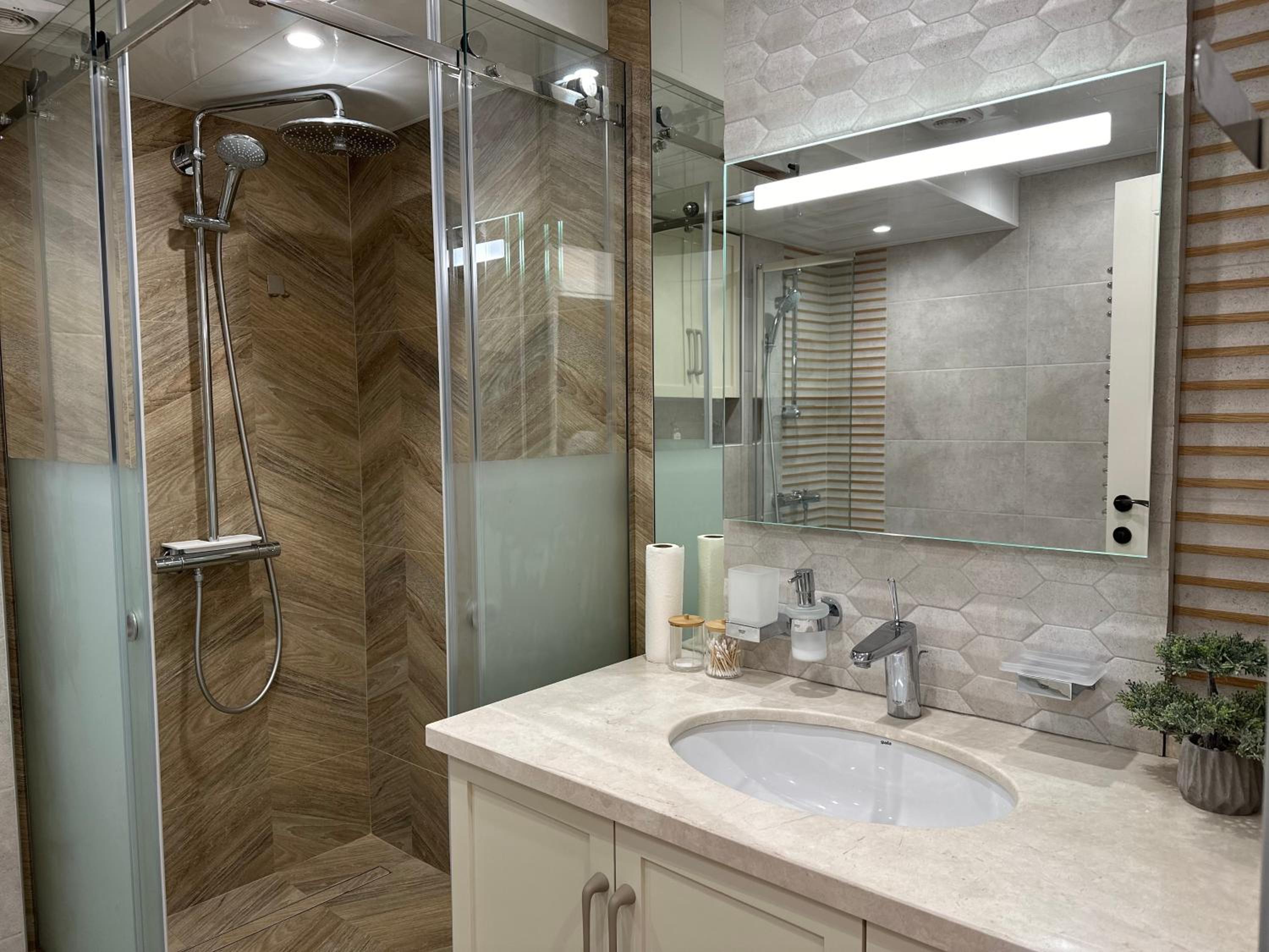 RARE FIND! UNBEATABLE LOCATION! FIVE STARs, SPARKLING APARTMENT IN THE HEART OF YEREVAN!