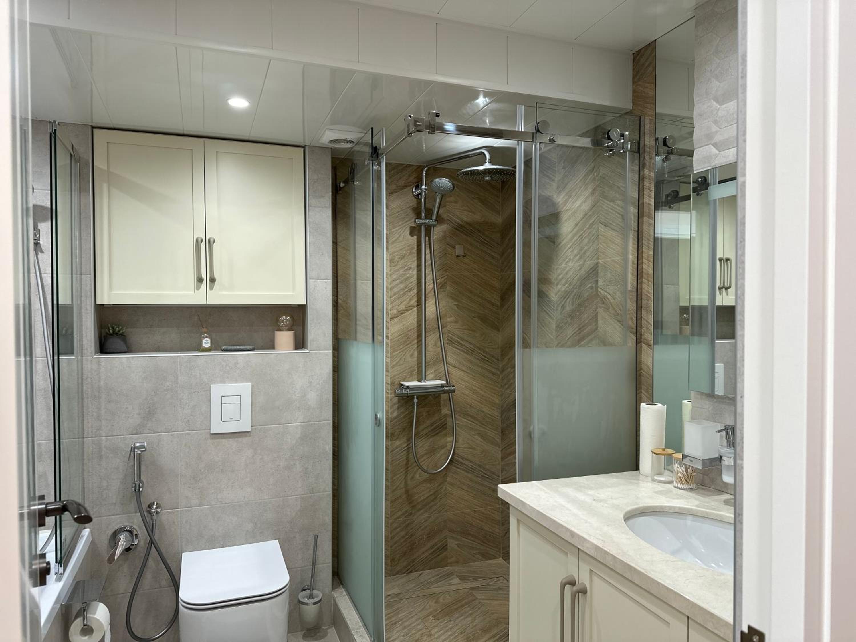 RARE FIND! UNBEATABLE LOCATION! FIVE STARs, SPARKLING APARTMENT IN THE HEART OF YEREVAN!