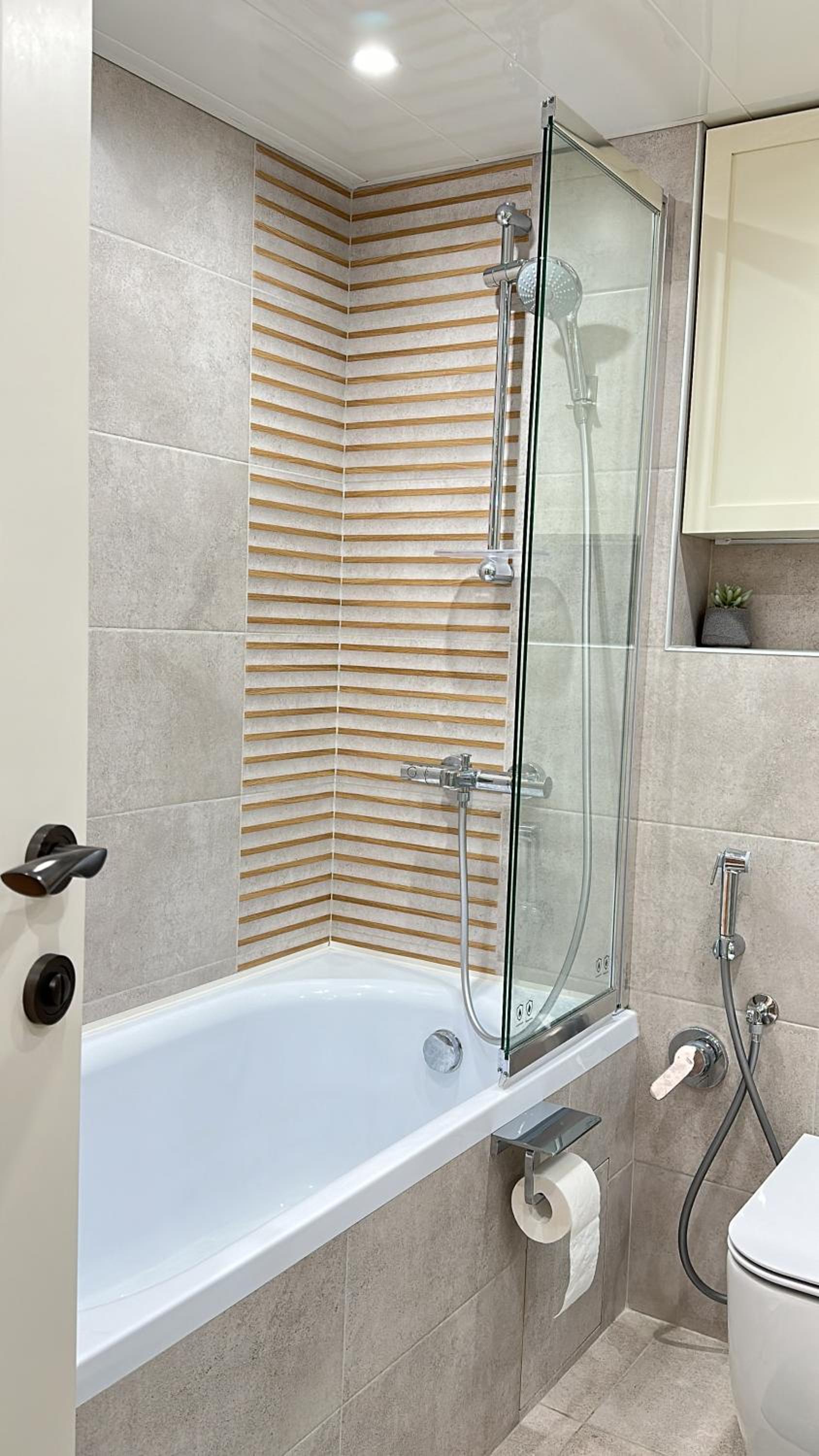RARE FIND! UNBEATABLE LOCATION! FIVE STARs, SPARKLING APARTMENT IN THE HEART OF YEREVAN!
