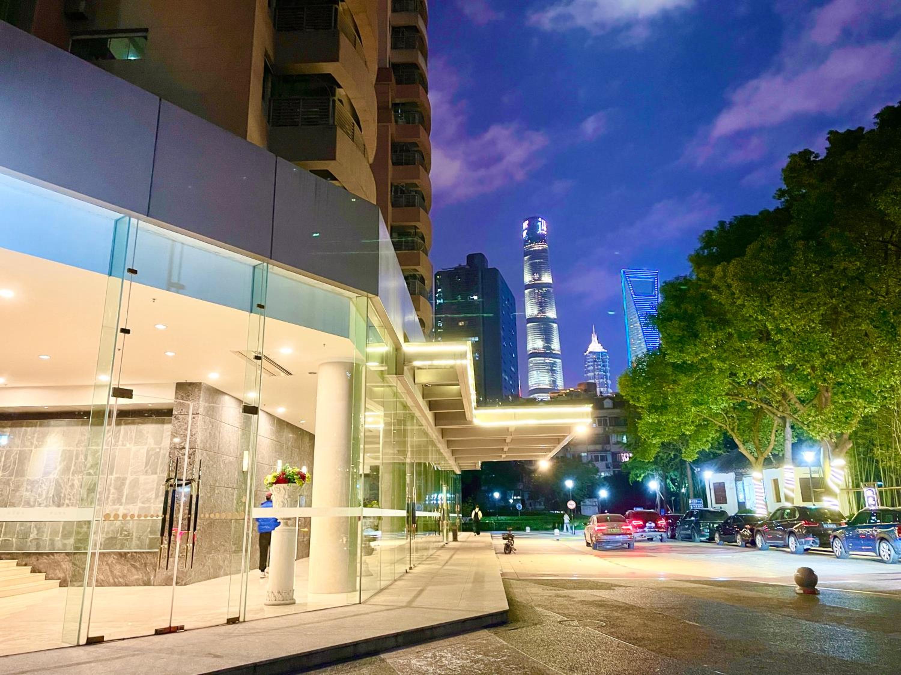 iHome-Lujiazui Riverside, Bund Riverview, Skyscrapers Citywalk, Deluxe Shanghai Living, As Pictured