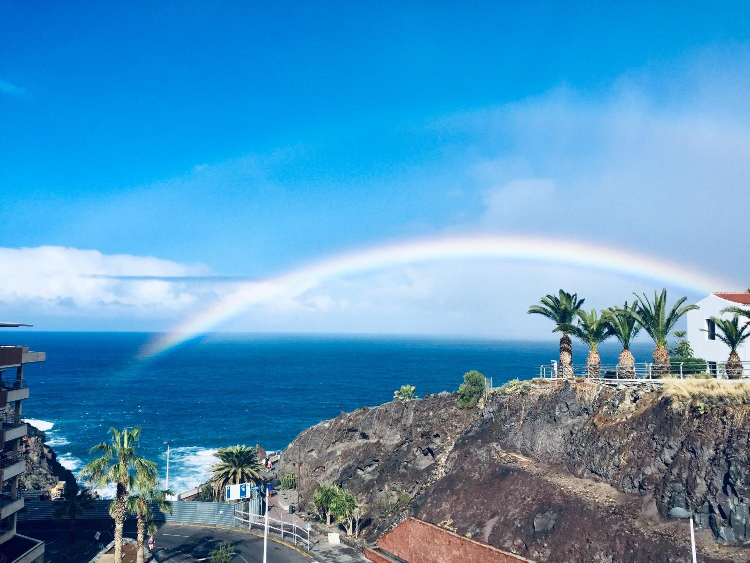 Apartamentos Lago Oceanfront with Los Gigantes and La Gomera Views