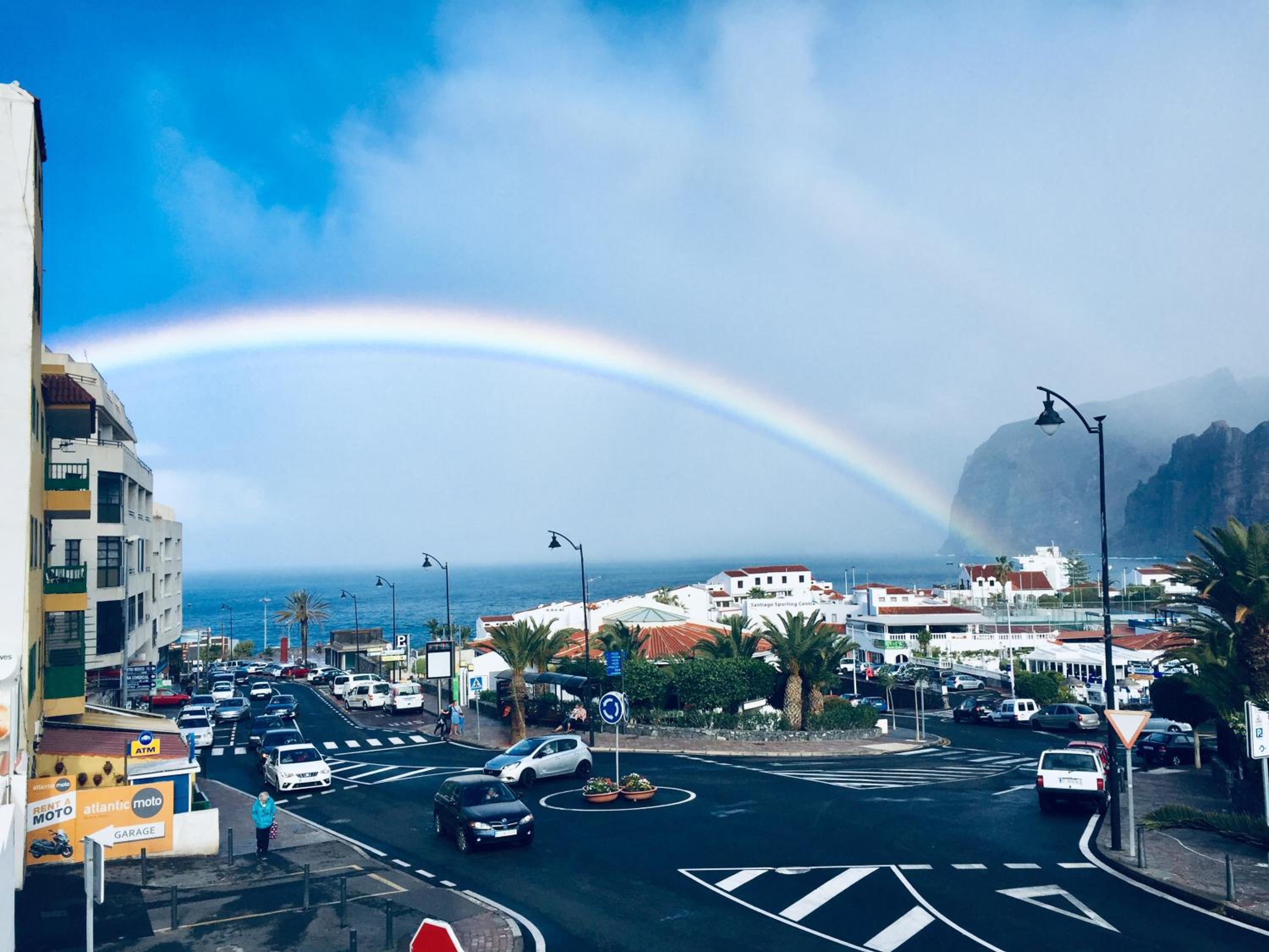 Apartamentos Lago Oceanfront with Los Gigantes and La Gomera Views