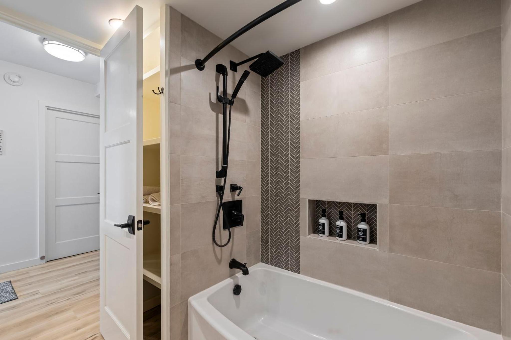 Maui Vacations - Whaler Resort 508- Fully remodeled Whaler condo, stunning Kaanapali Beach Black Rock view - Property Image 39