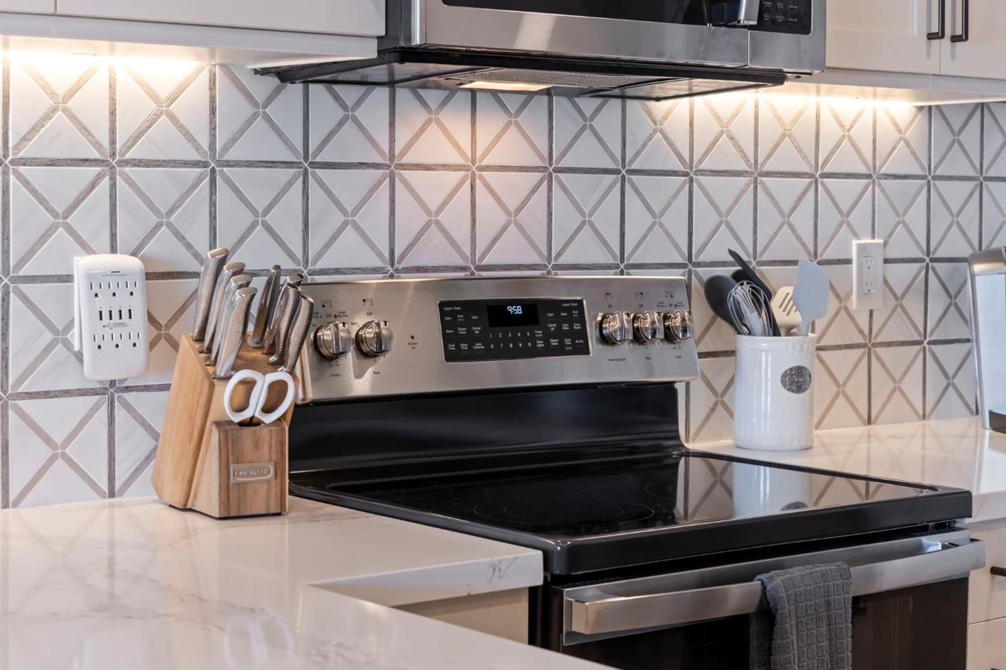 Maui Vacations - Whaler Resort 508- Fully remodeled Whaler condo, stunning Kaanapali Beach Black Rock view - Property Image 44