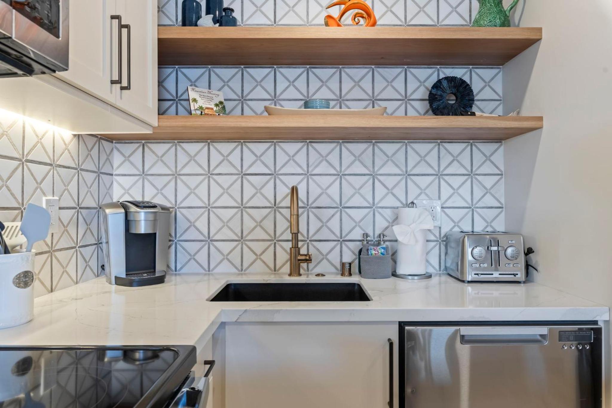 Maui Vacations - Whaler Resort 508- Fully remodeled Whaler condo, stunning Kaanapali Beach Black Rock view - Property Image 43