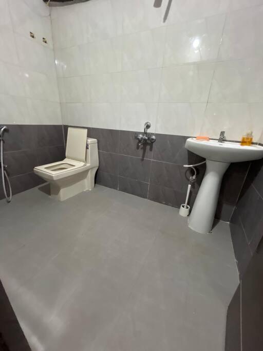Luxury 3-BR Penthouse view 2