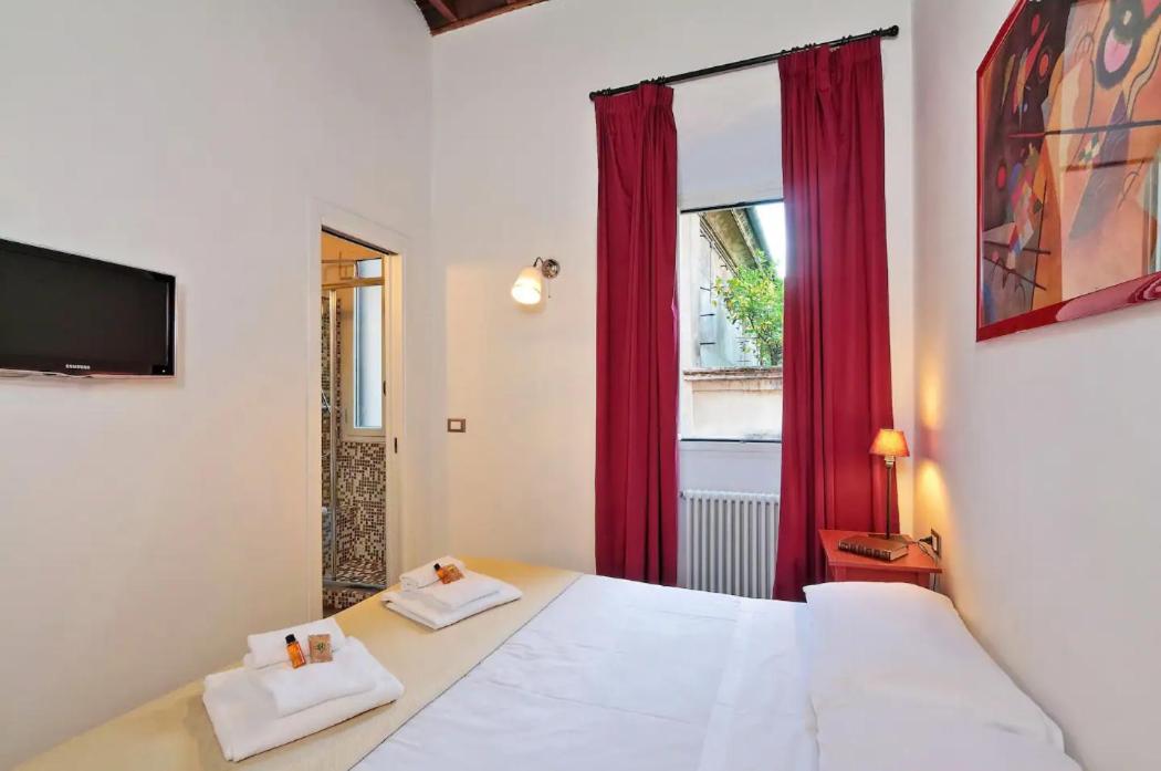 Campo de fiori charm apartment