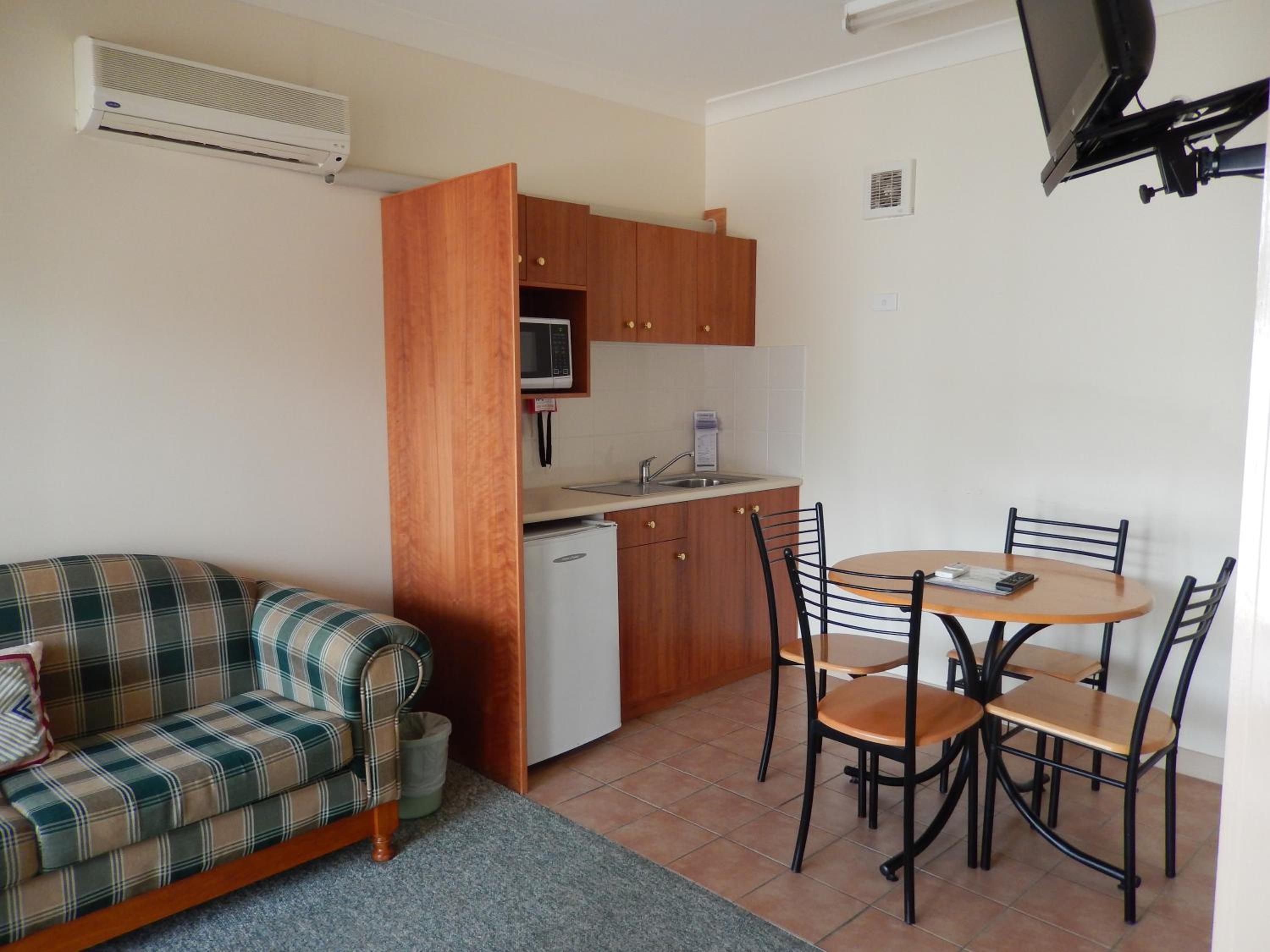 The Pioneer Way Motel