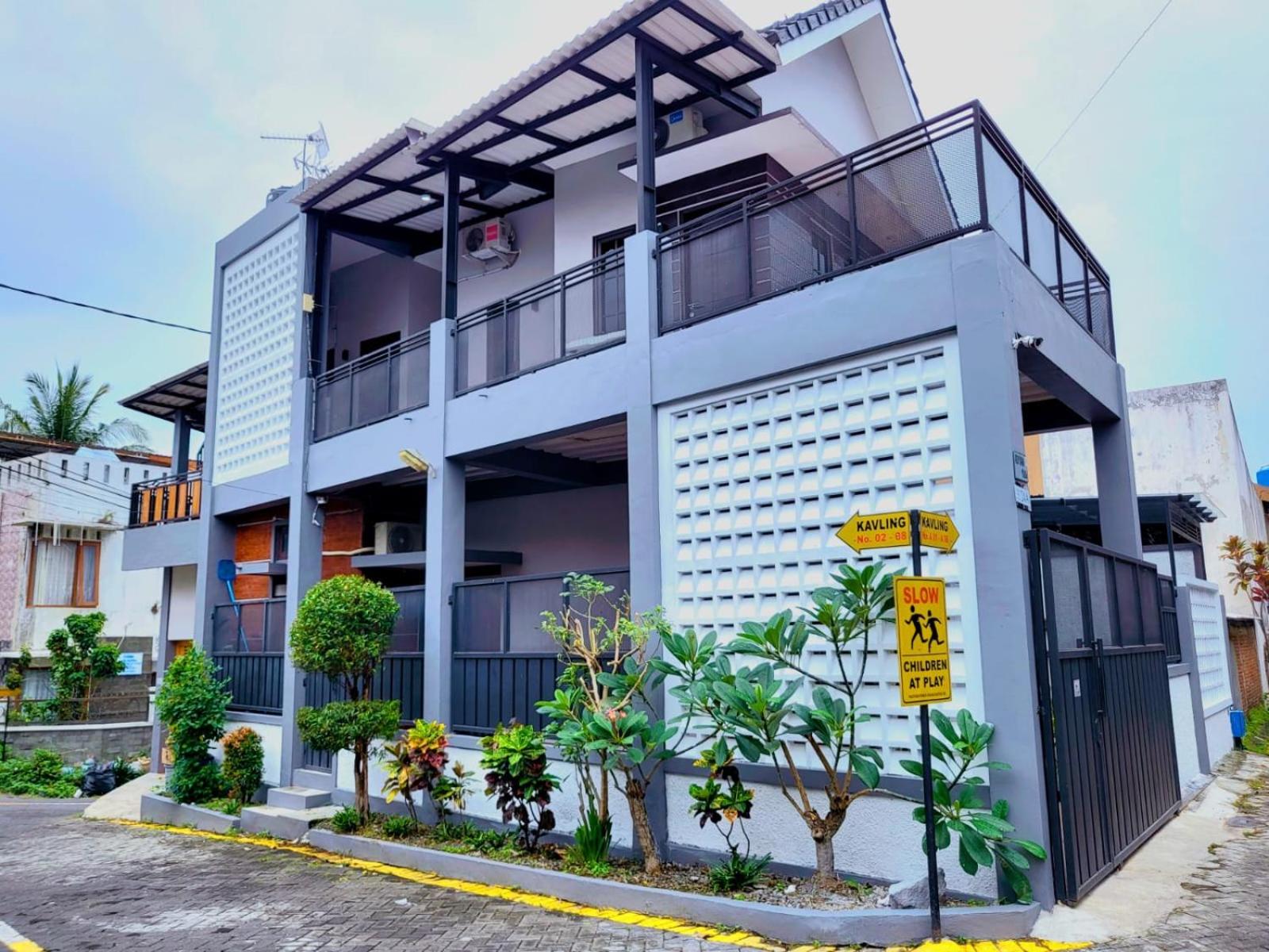 Adyvan Villa
