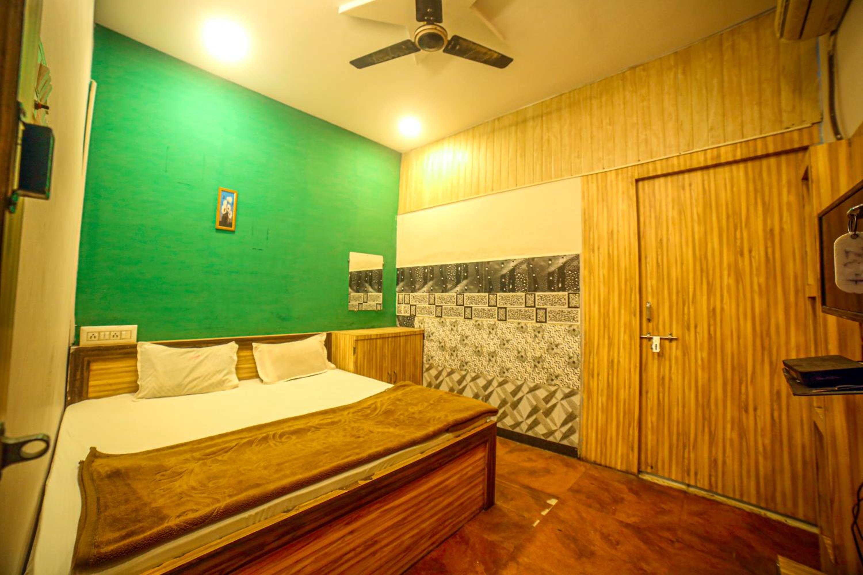 Kamari Hotels Vinayak