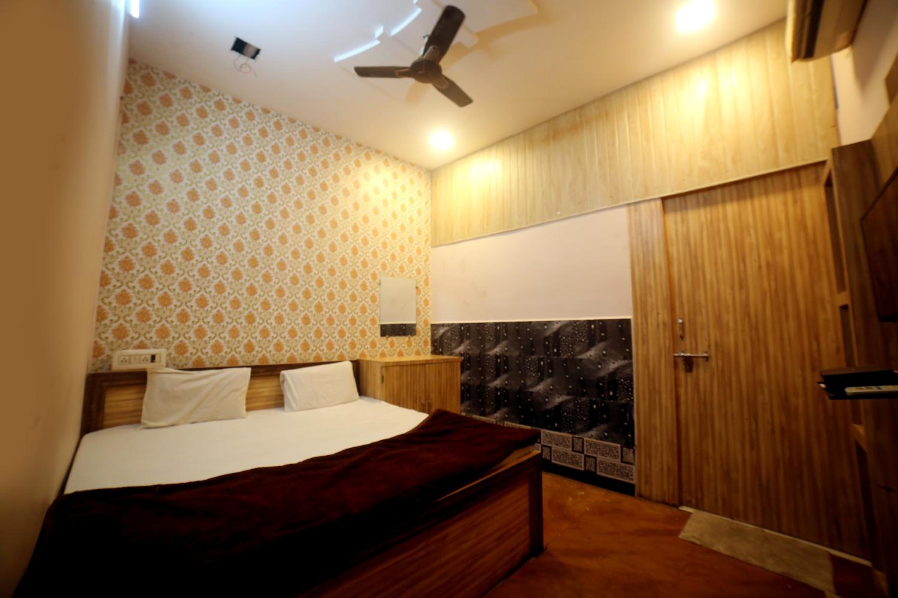 Kamari Hotels Vinayak