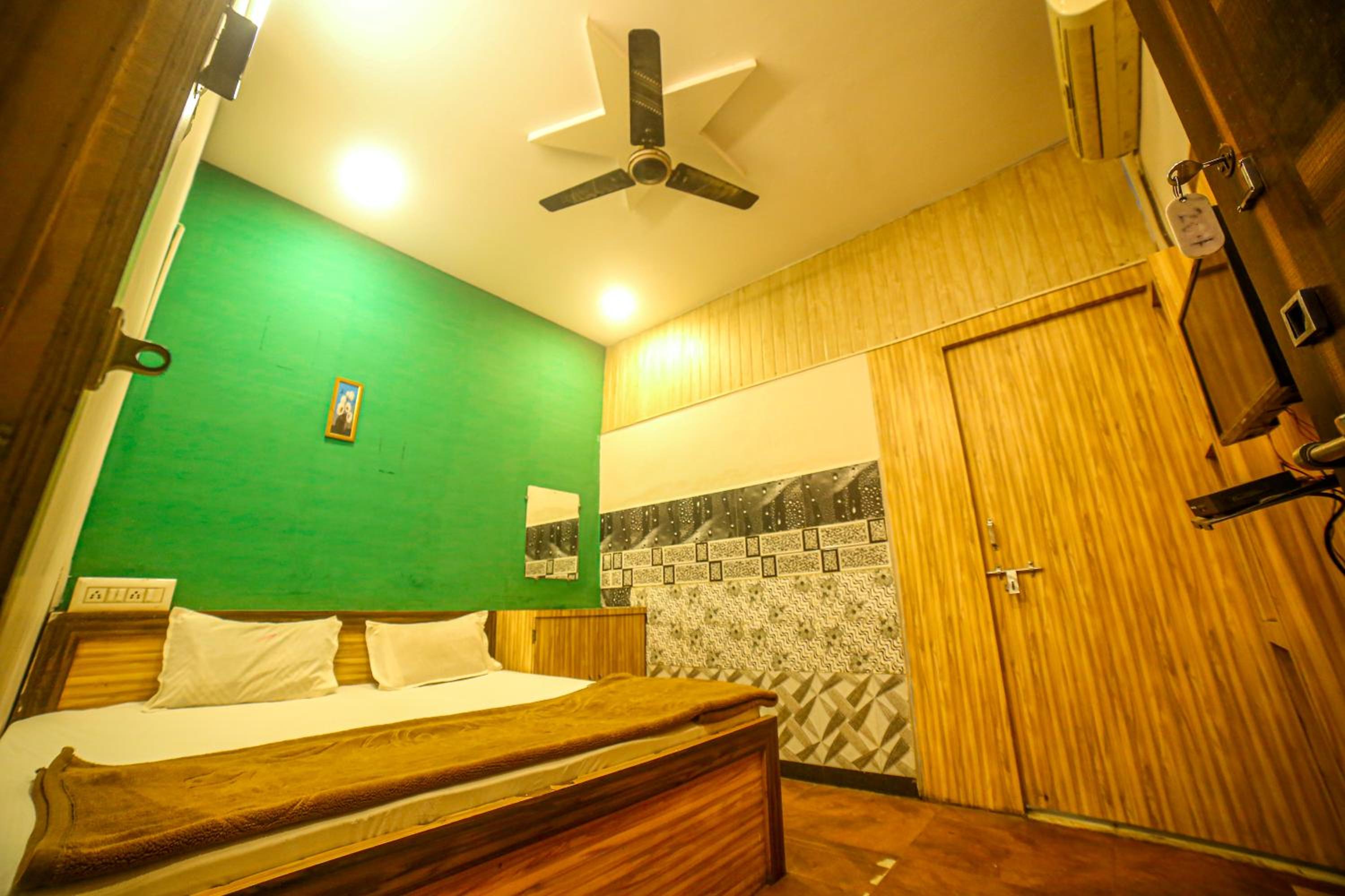 Kamari Hotels Vinayak