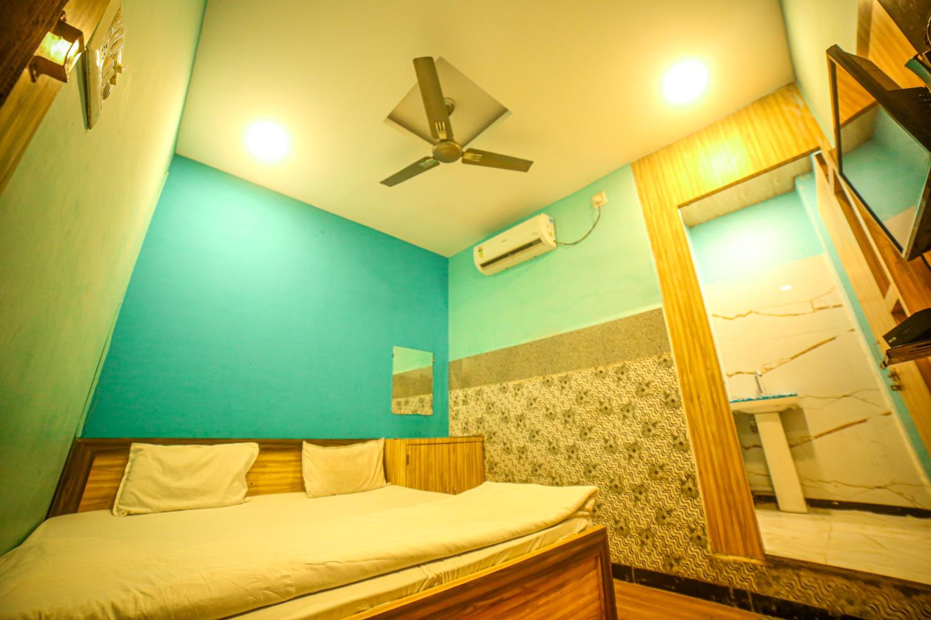 Kamari Hotels Vinayak