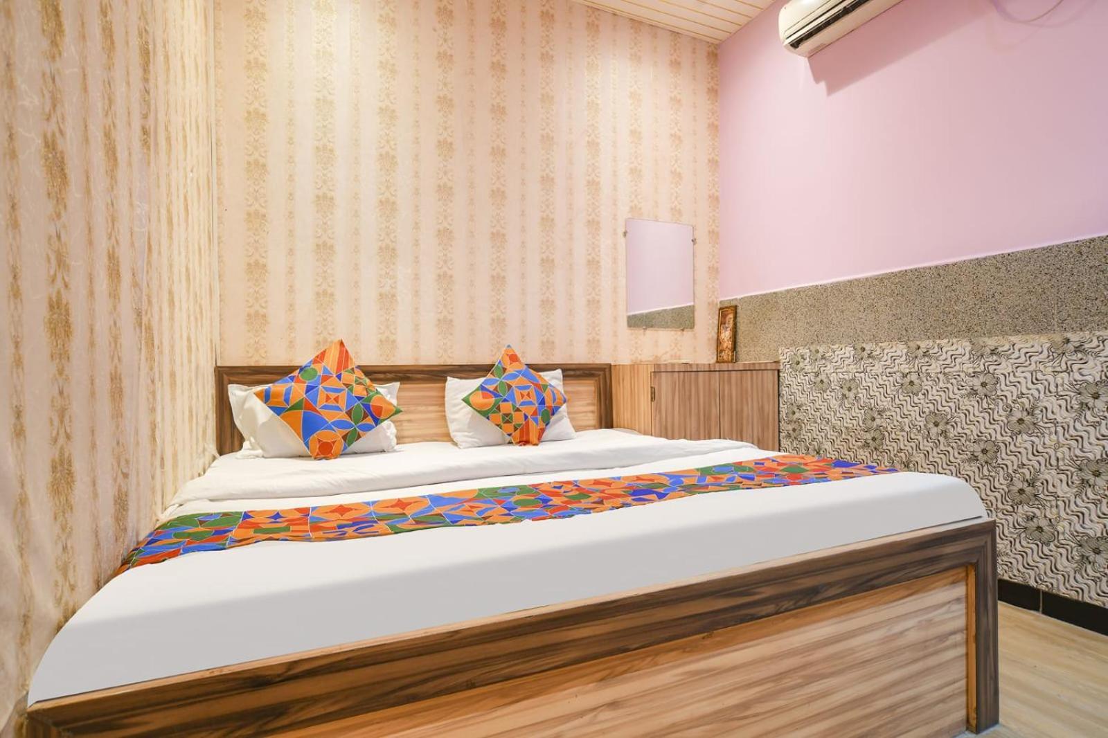 Kamari Hotels Vinayak