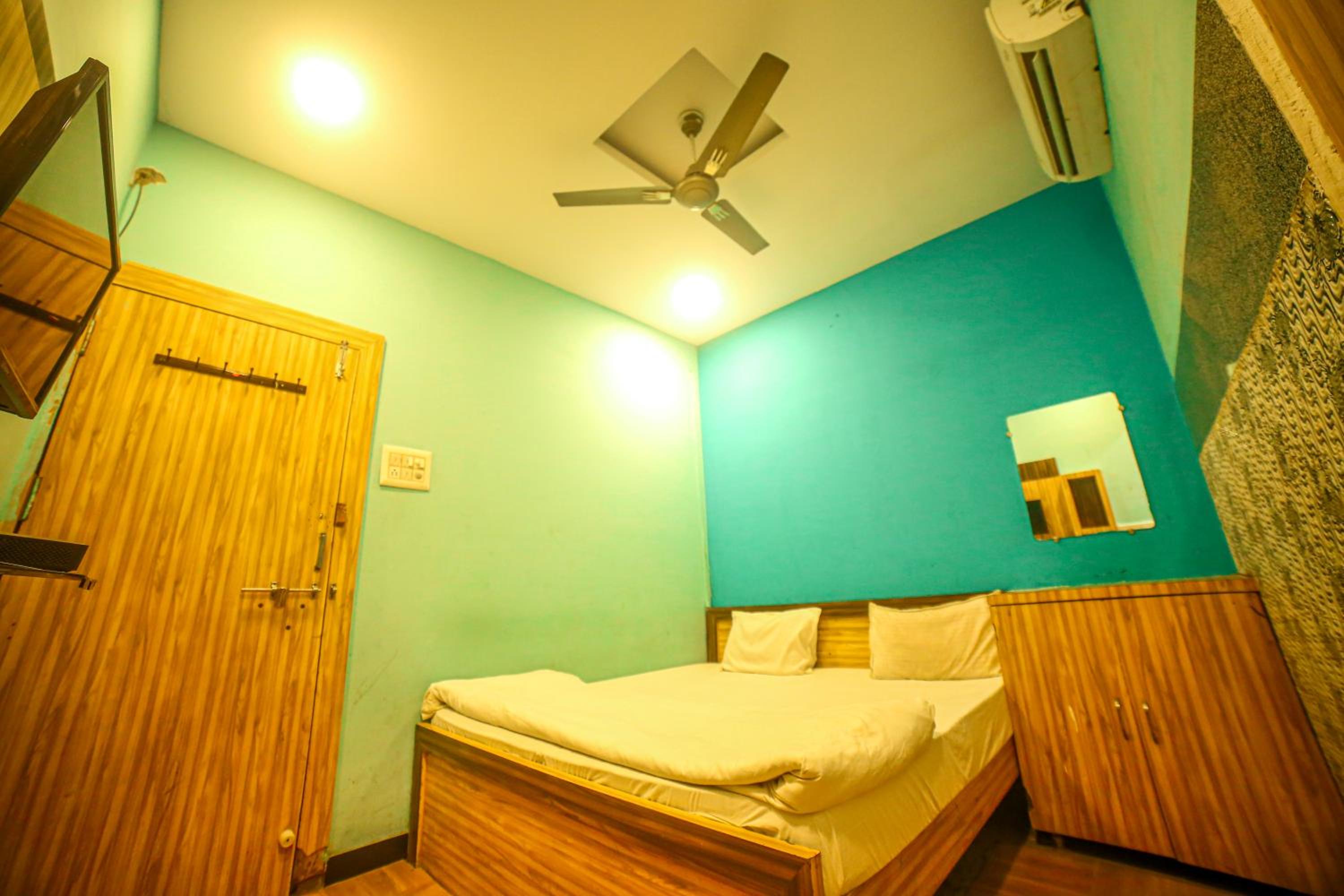 Kamari Hotels Vinayak