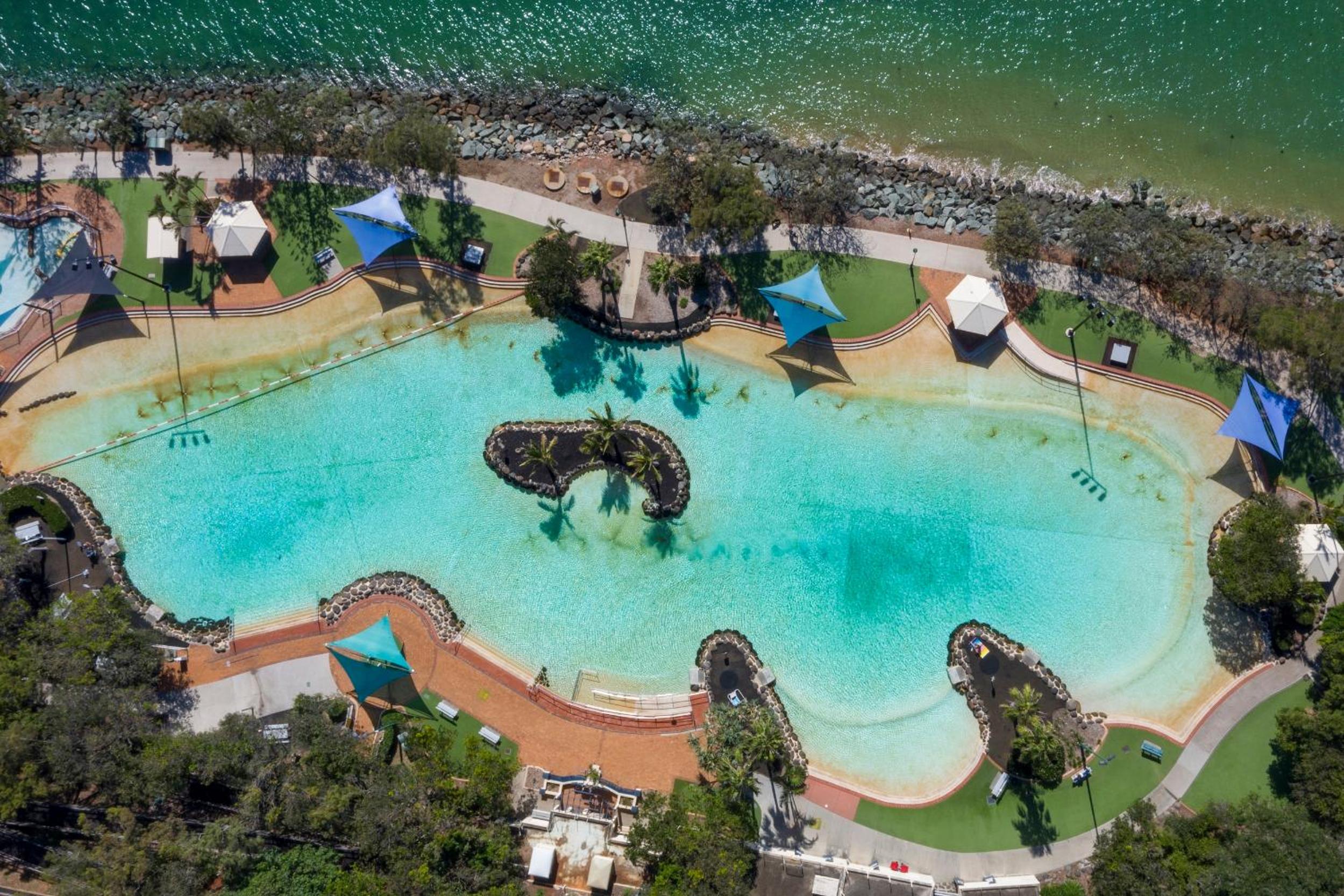 Bridgeport Pool Escape, Pets welcome - Sleeps 7